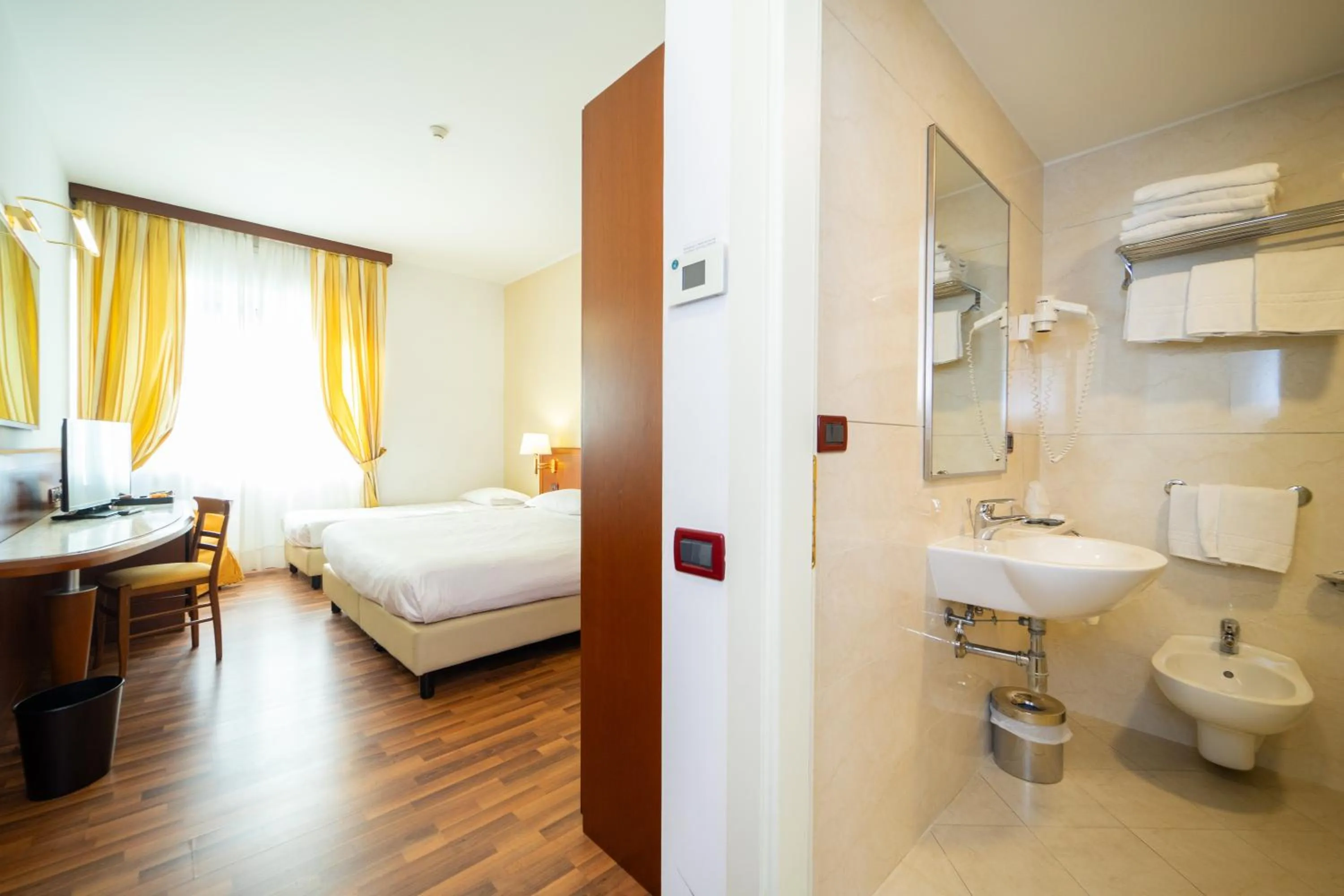 Bedroom, Bed in Hotel Europa