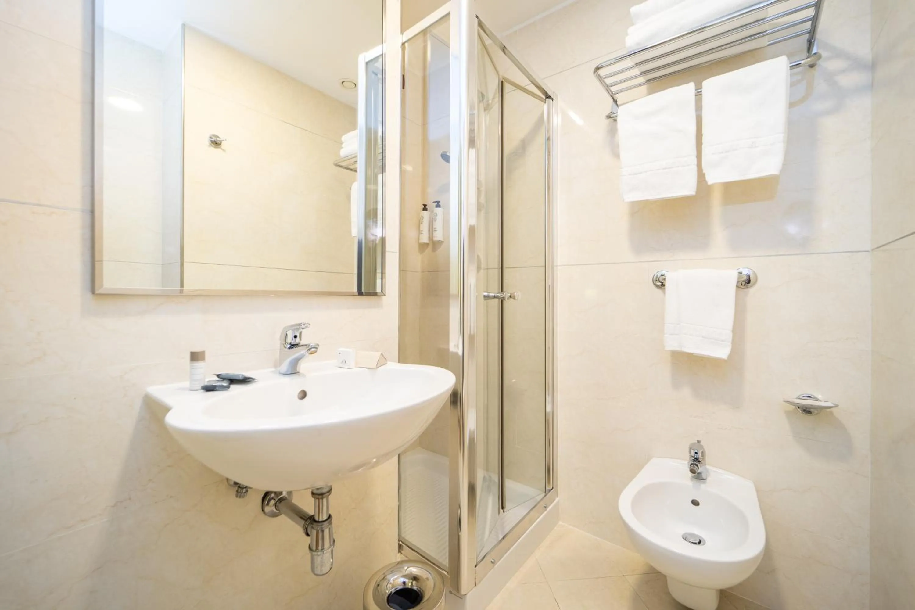 Bathroom in Hotel Europa