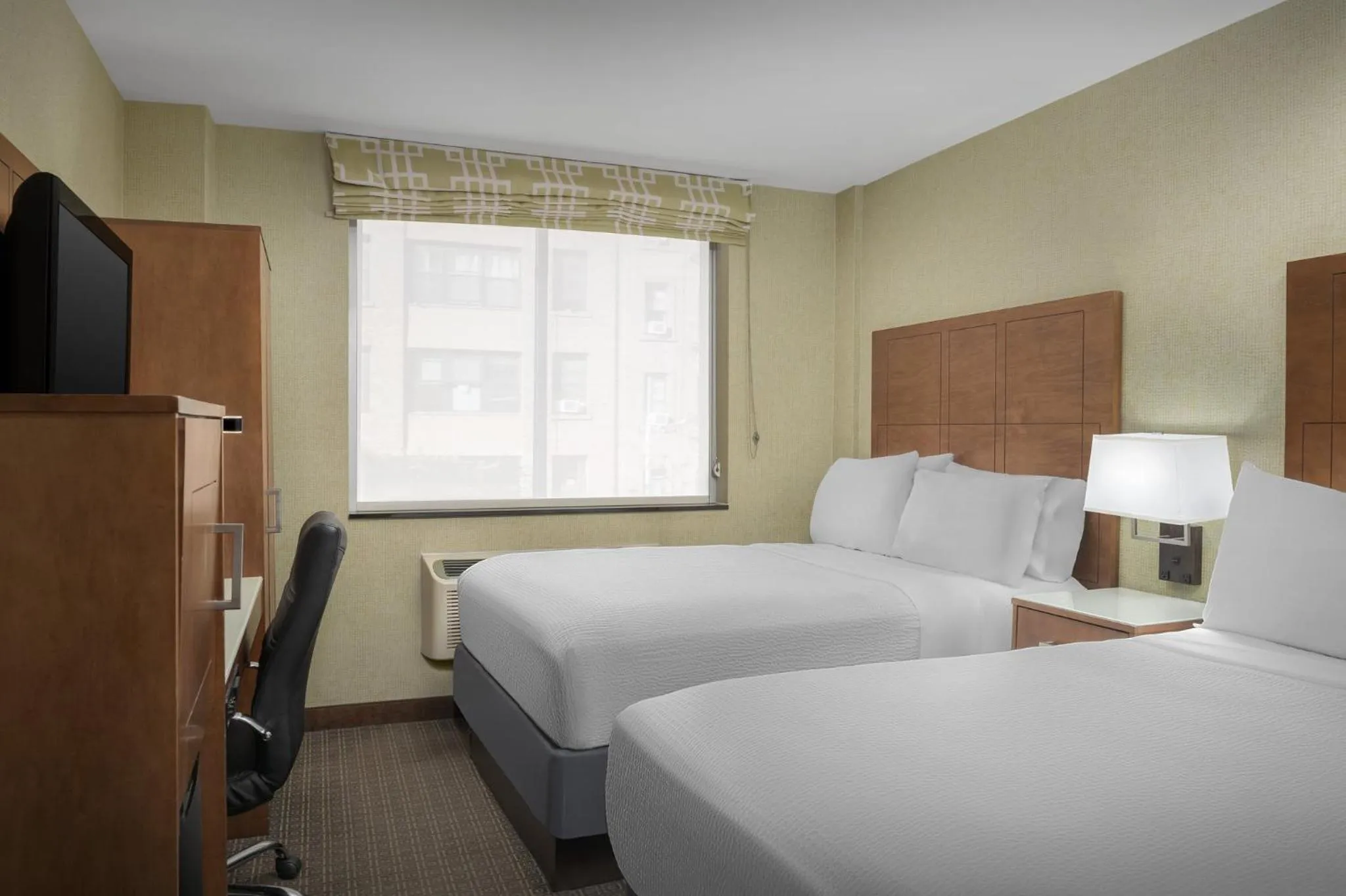 Photo of the whole room, Bed in Holiday Inn Express Manhattan Midtown West by IHG