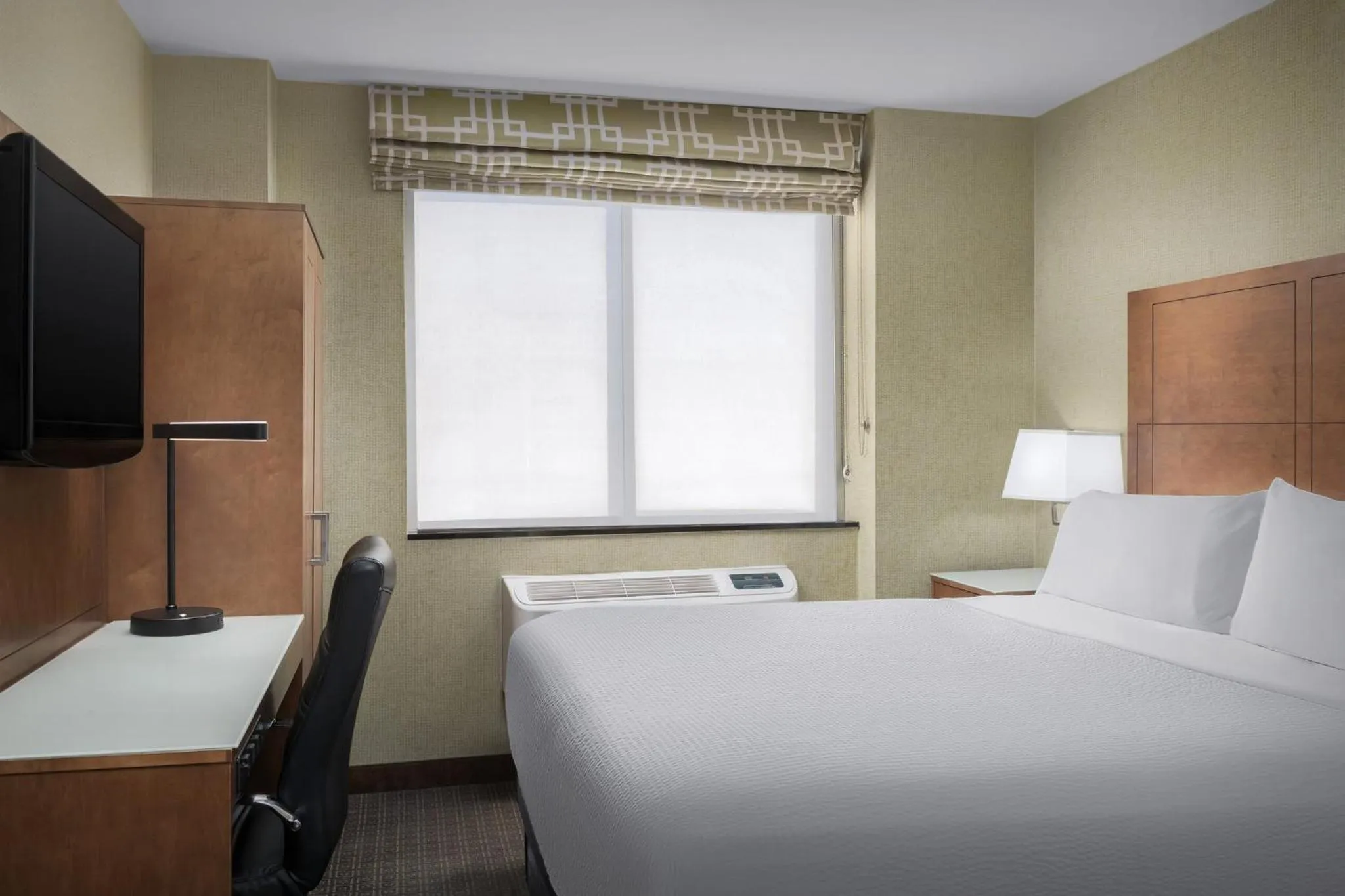 Photo of the whole room, Bed in Holiday Inn Express Manhattan Midtown West by IHG