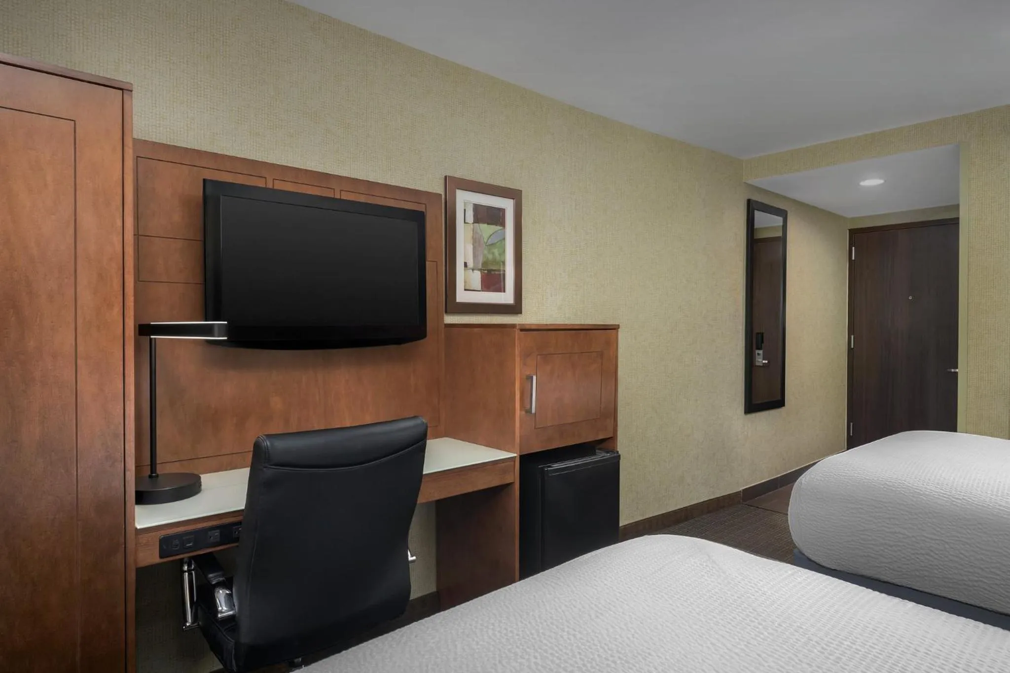 Photo of the whole room, Bed in Holiday Inn Express Manhattan Midtown West by IHG