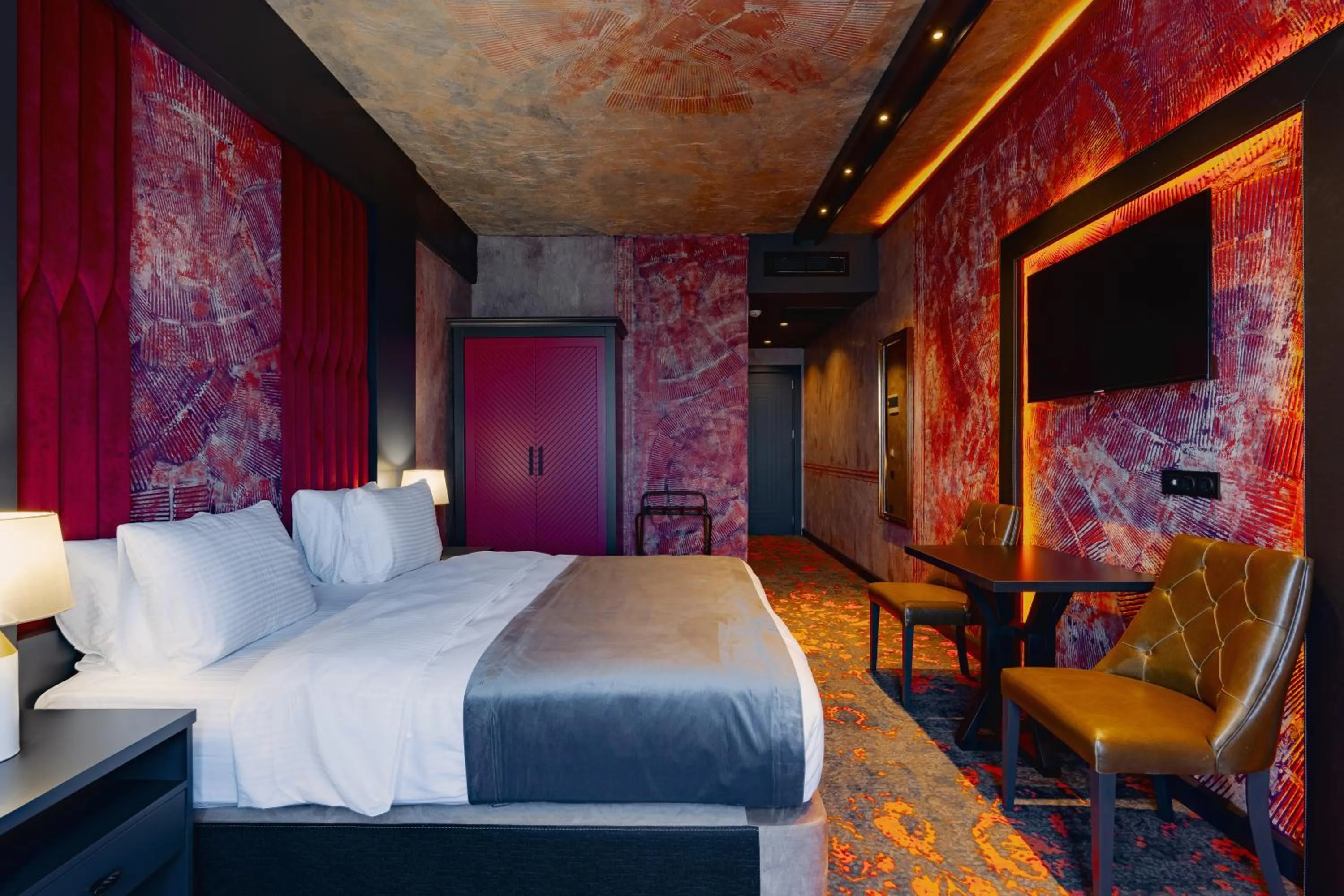 Photo of the whole room, Bed in Tapis Rouge Design Boutique Hotel