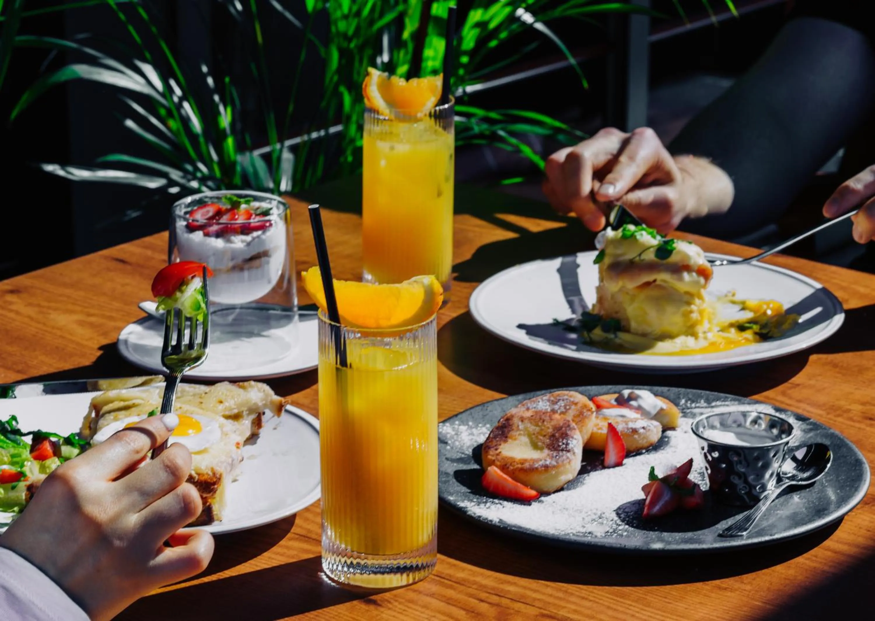 Restaurant/places to eat in Tapis Rouge Design Boutique Hotel