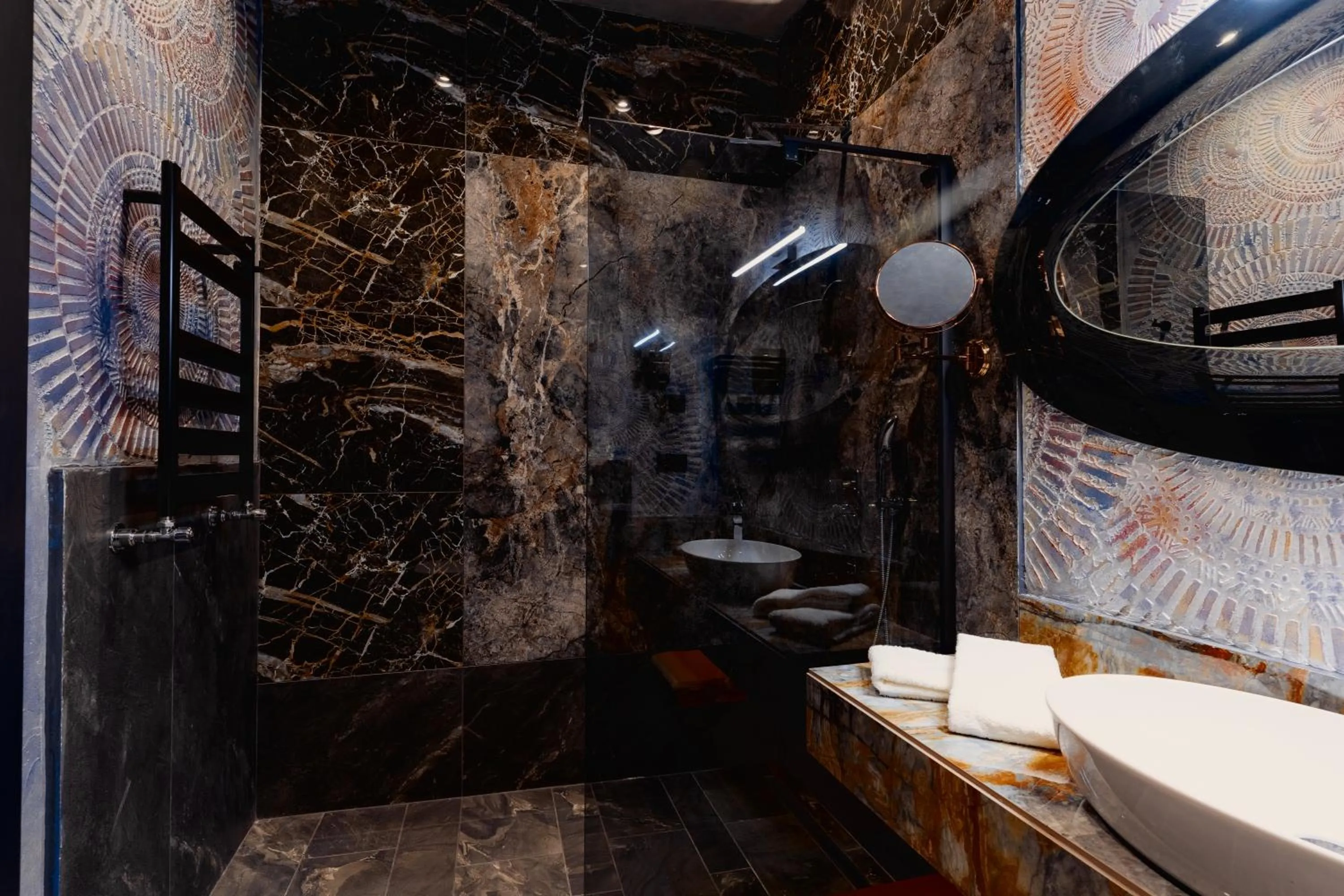 Shower in Tapis Rouge Design Boutique Hotel