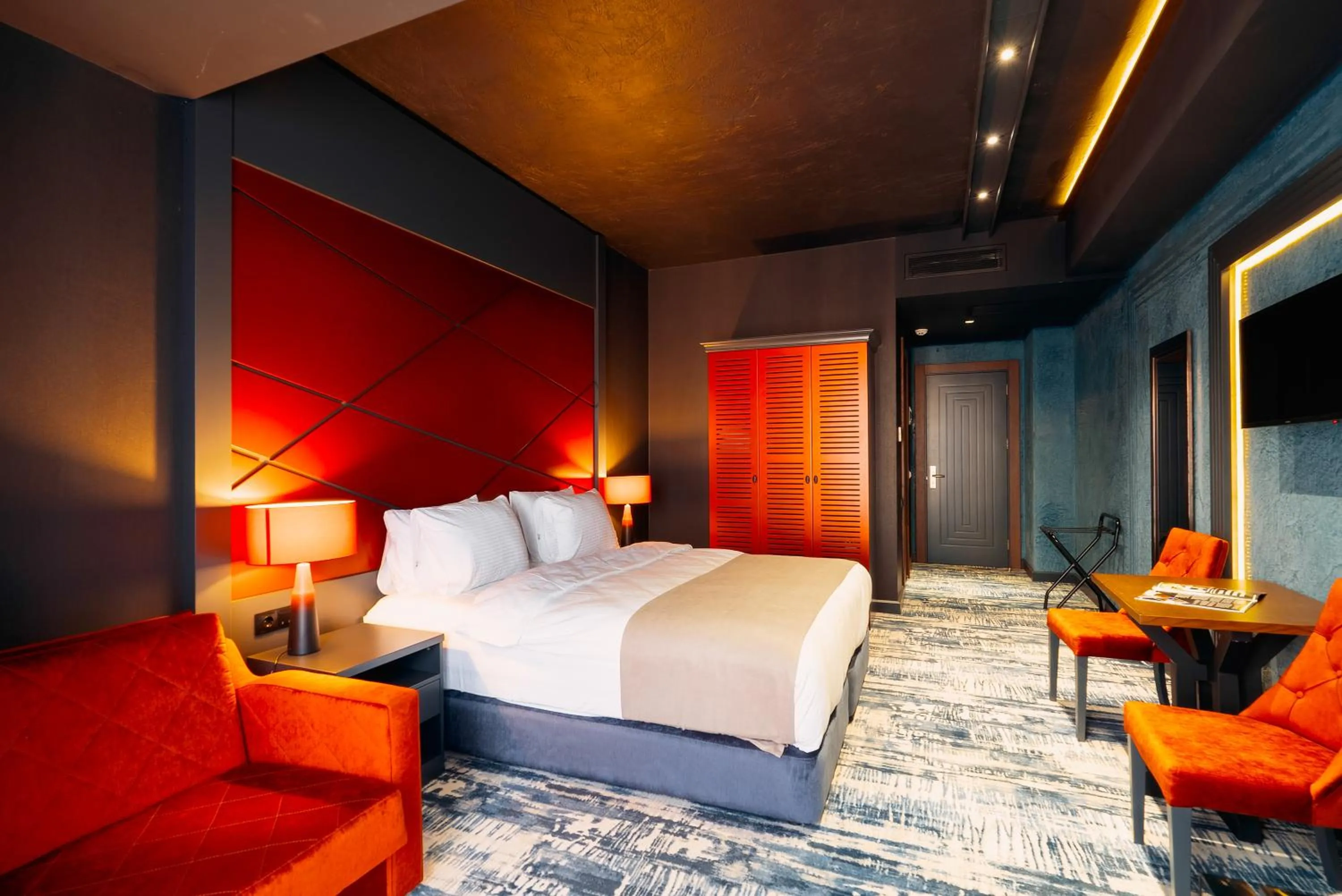 Photo of the whole room, Bed in Tapis Rouge Design Boutique Hotel