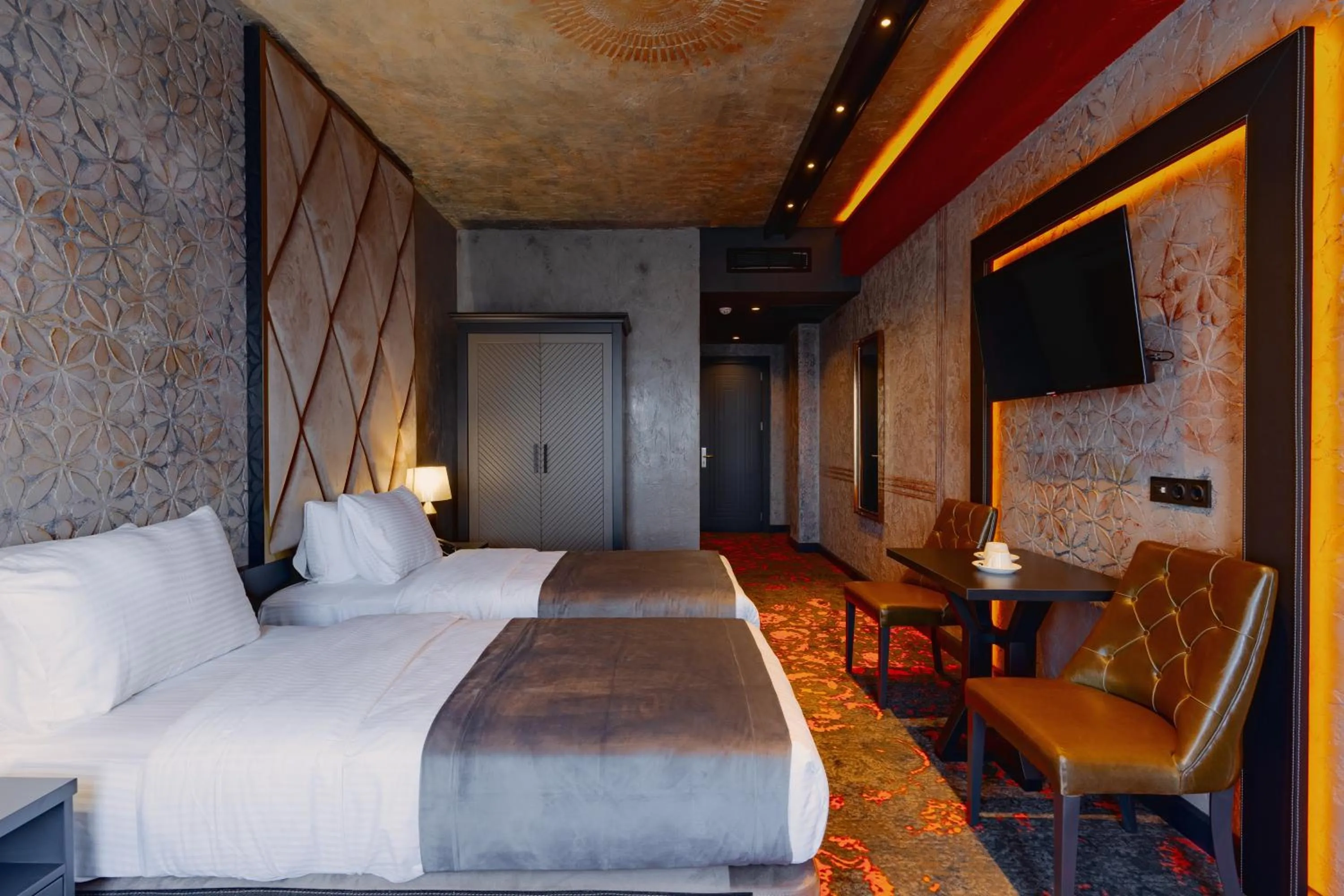 TV and multimedia, Bed in Tapis Rouge Design Boutique Hotel