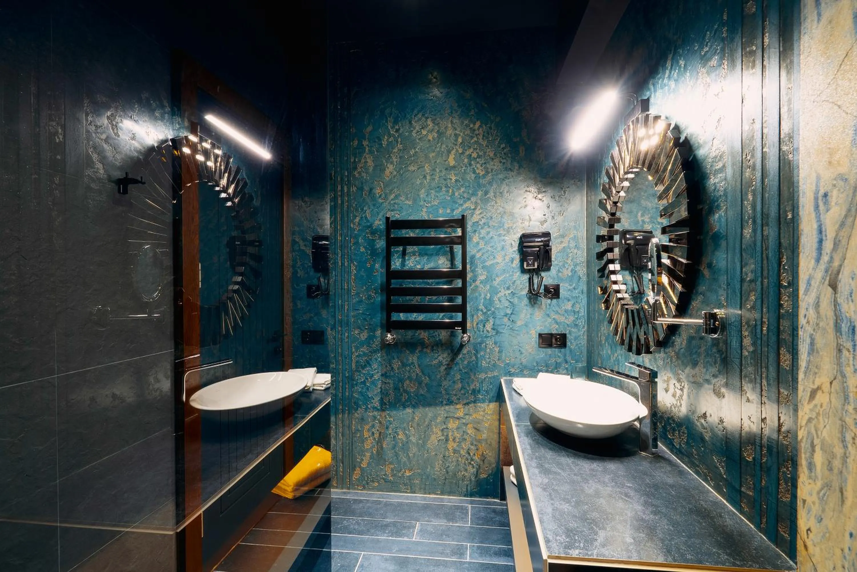 Shower in Tapis Rouge Design Boutique Hotel