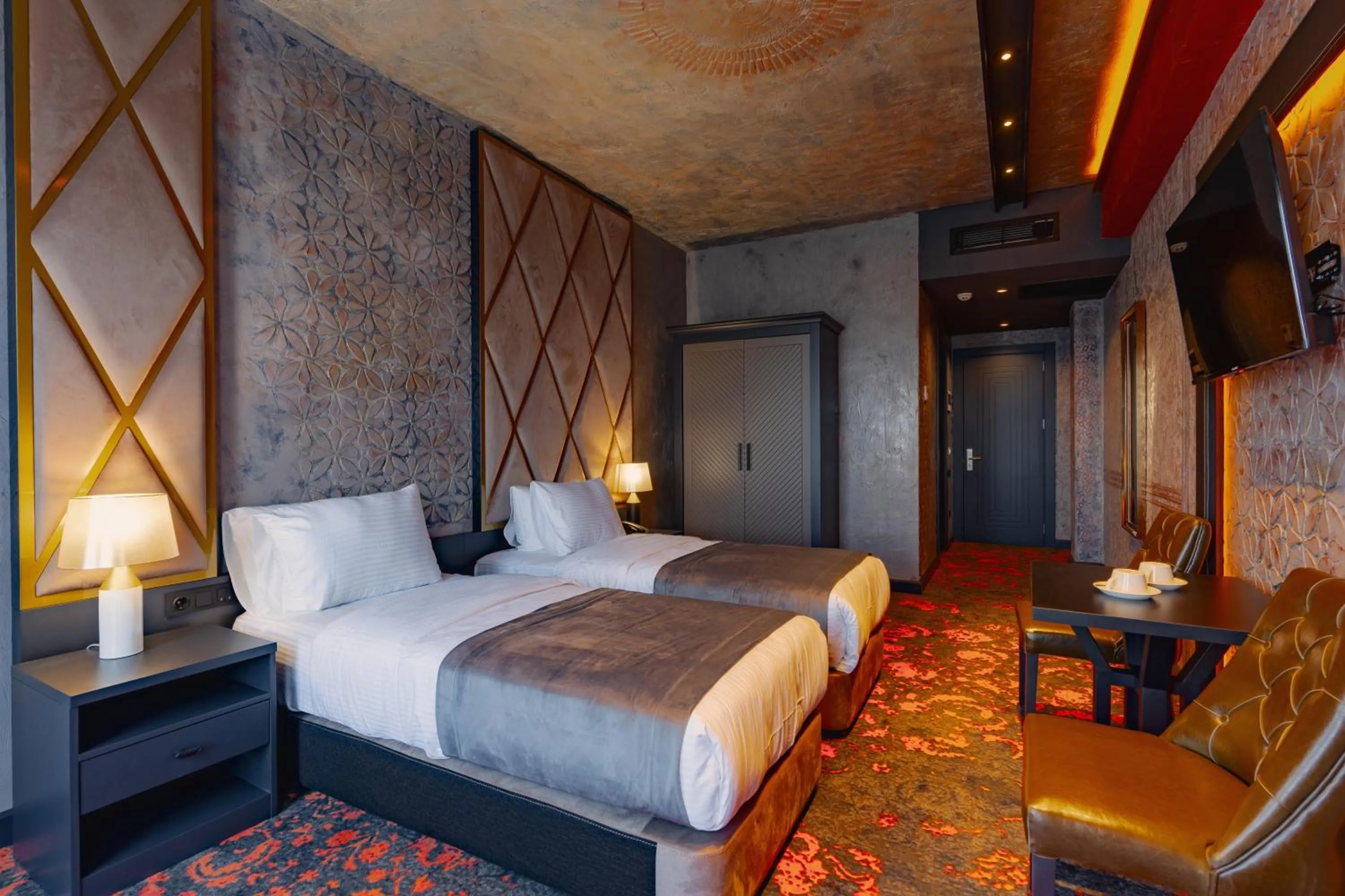 Photo of the whole room, Bed in Tapis Rouge Design Boutique Hotel