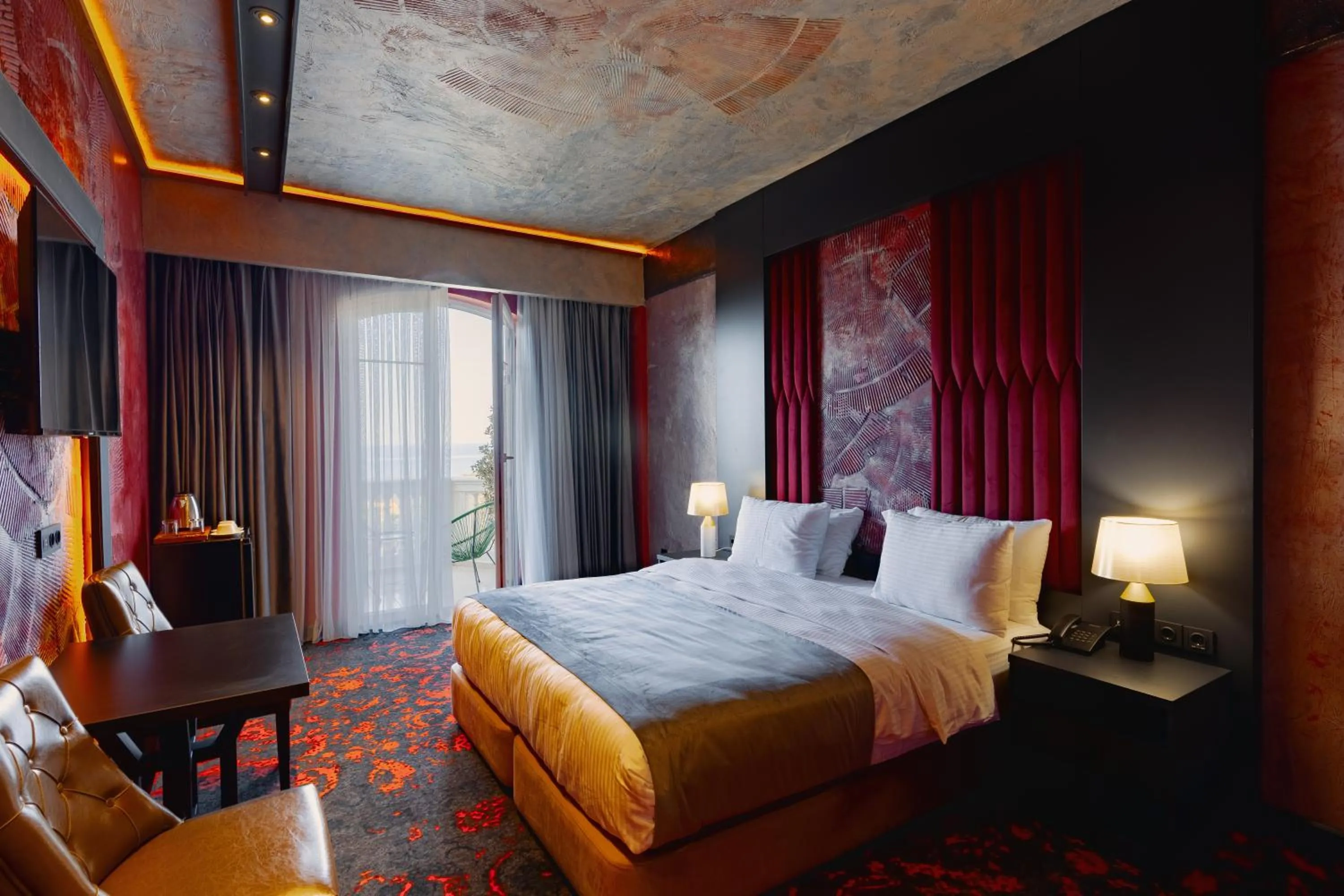 Photo of the whole room, Bed in Tapis Rouge Design Boutique Hotel