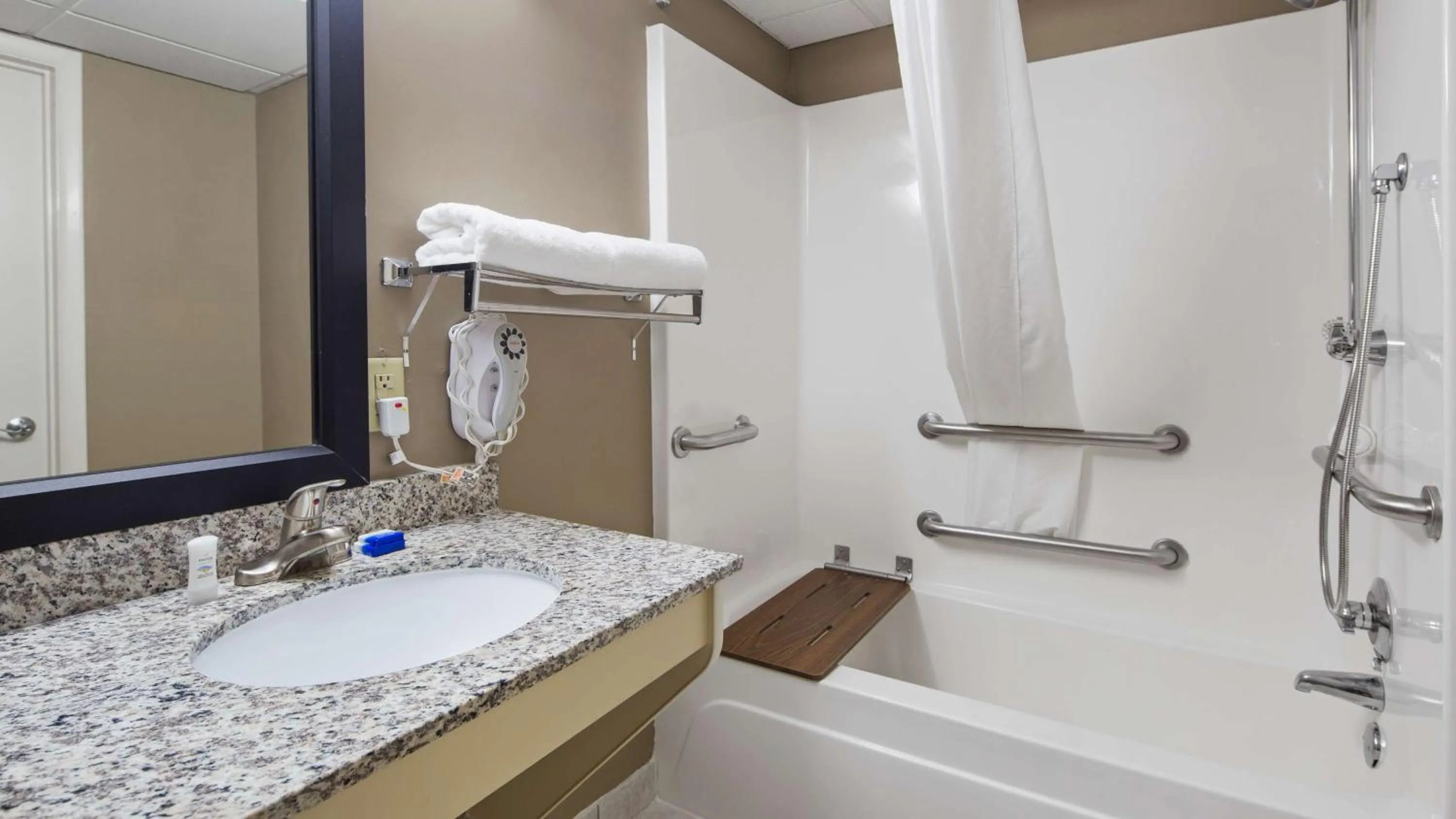 Bathroom in Best Western River City Hotel