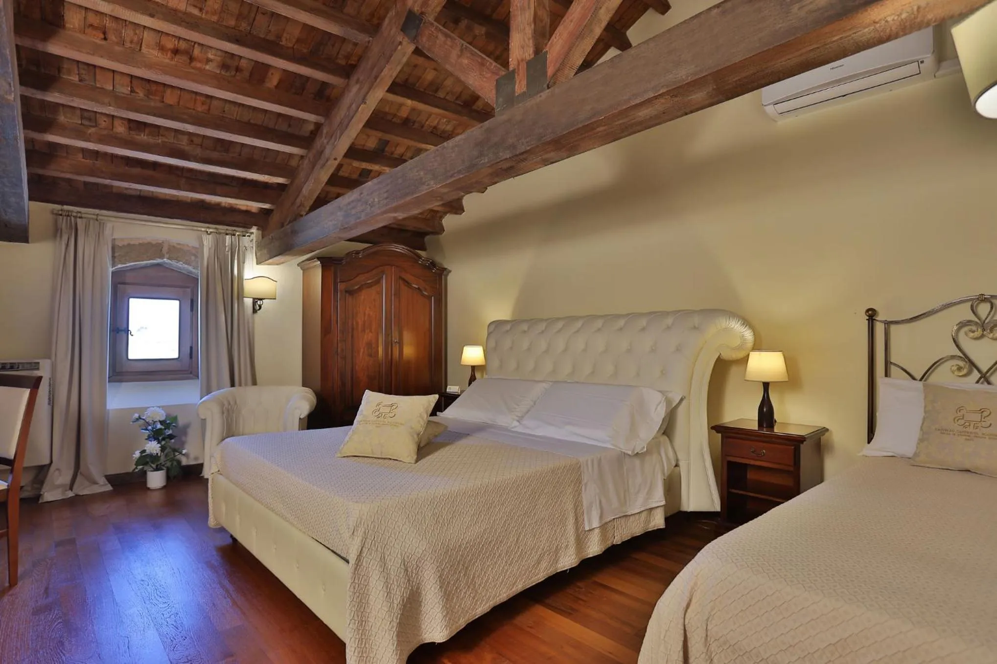 Bed in Castello Castriota Scanderbeg