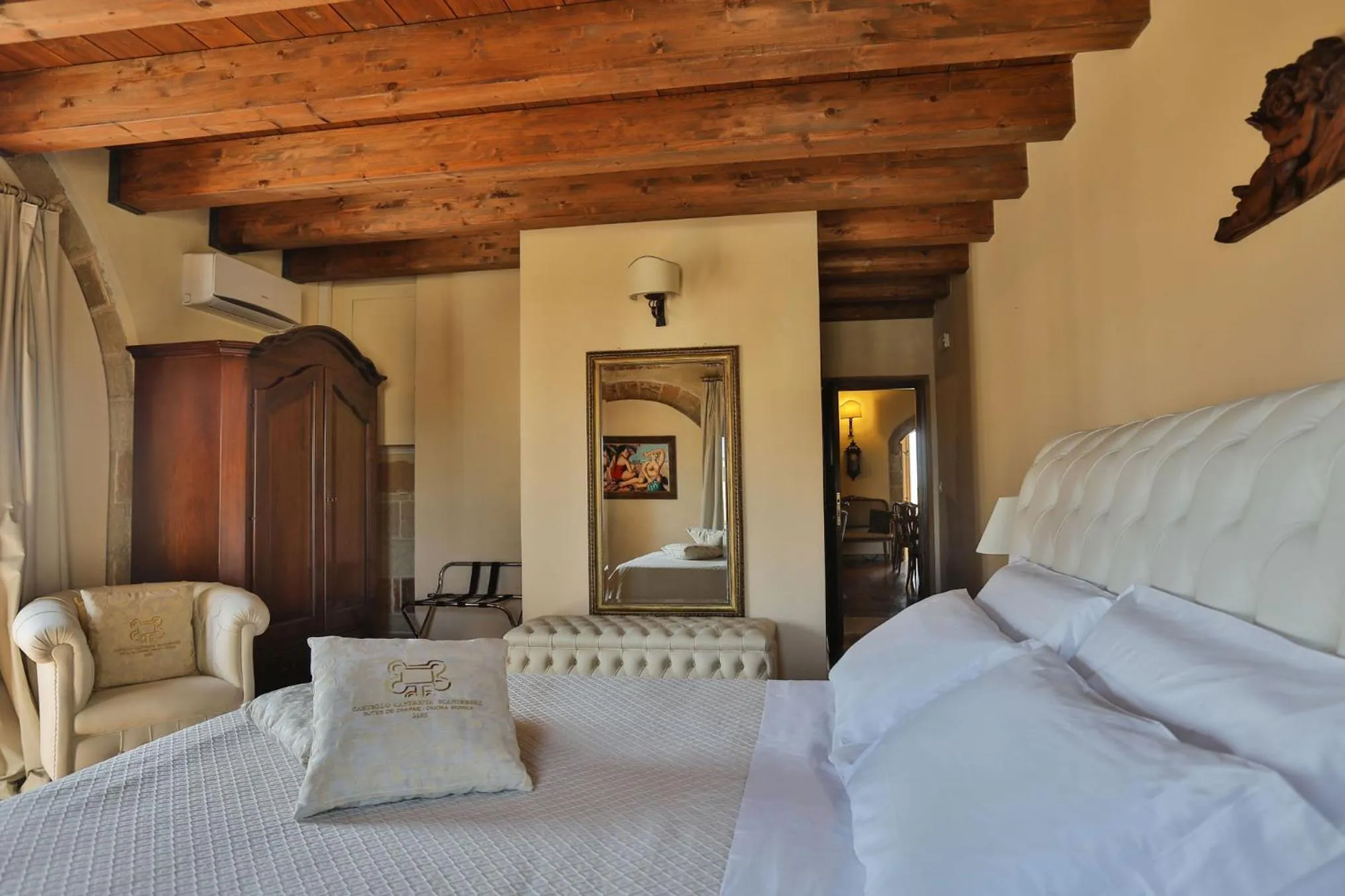 Bed in Castello Castriota Scanderbeg