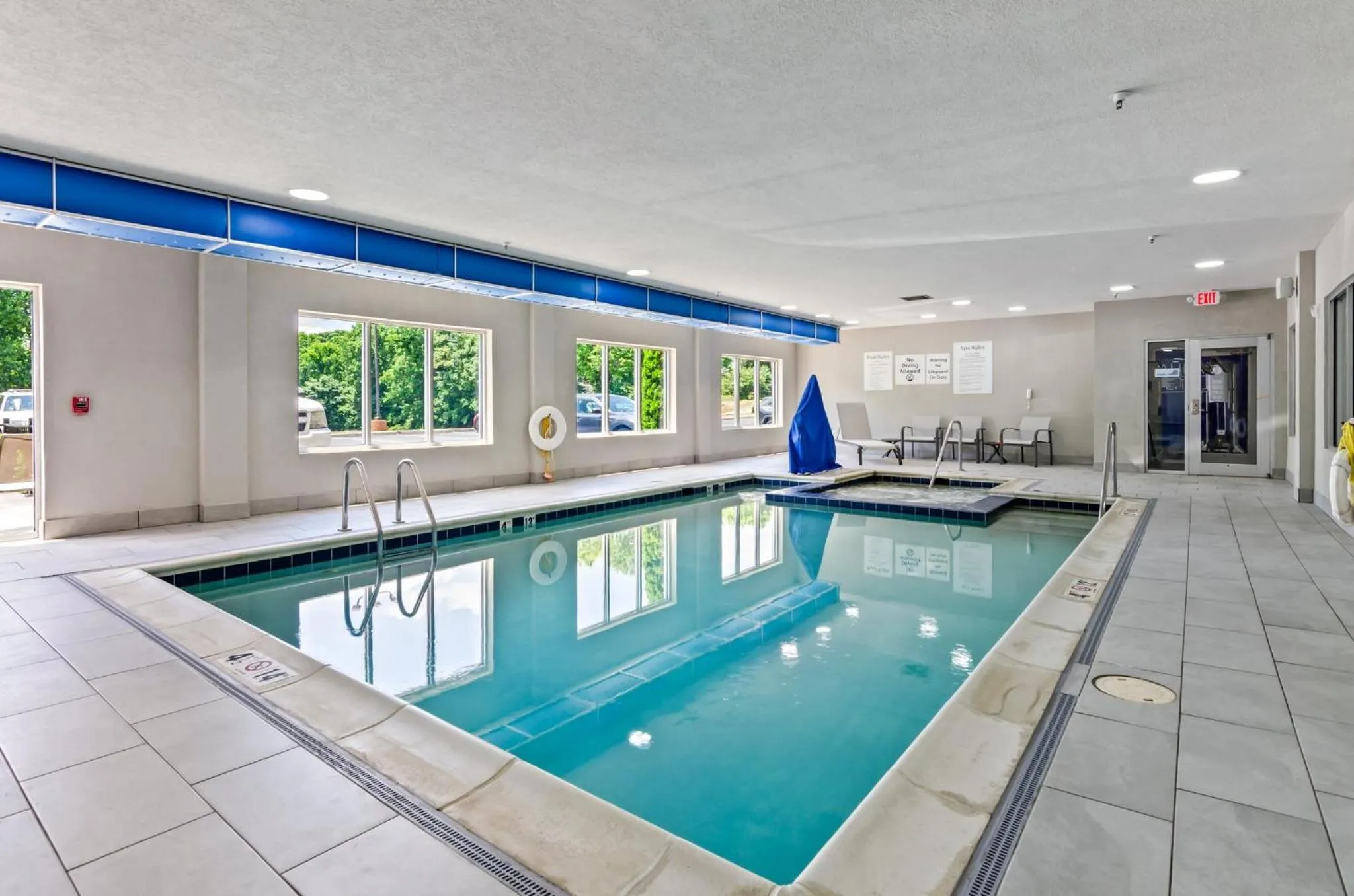 Swimming pool in Holiday Inn Express & Suites Wytheville by IHG