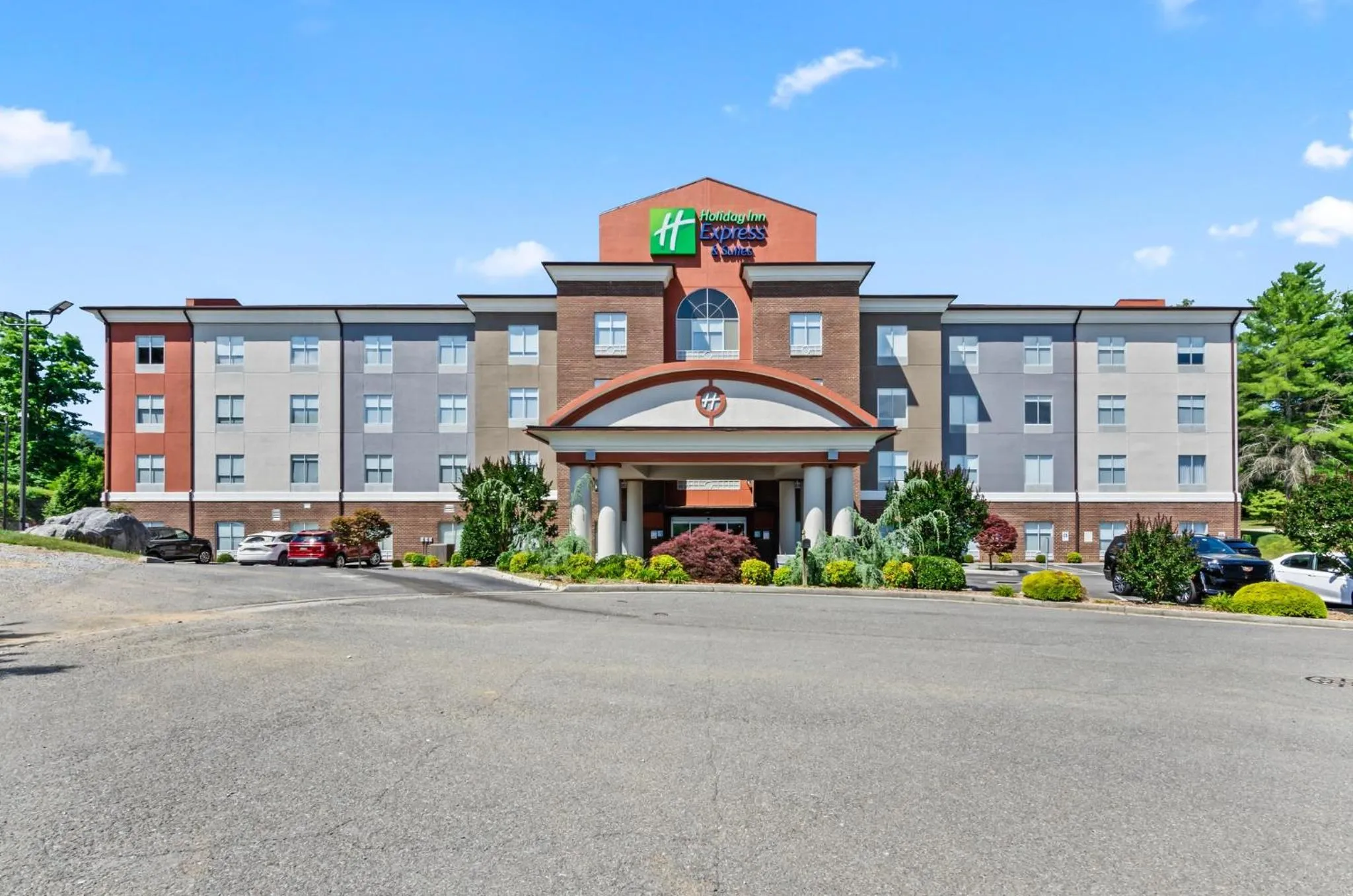 Property building in Holiday Inn Express & Suites Wytheville by IHG
