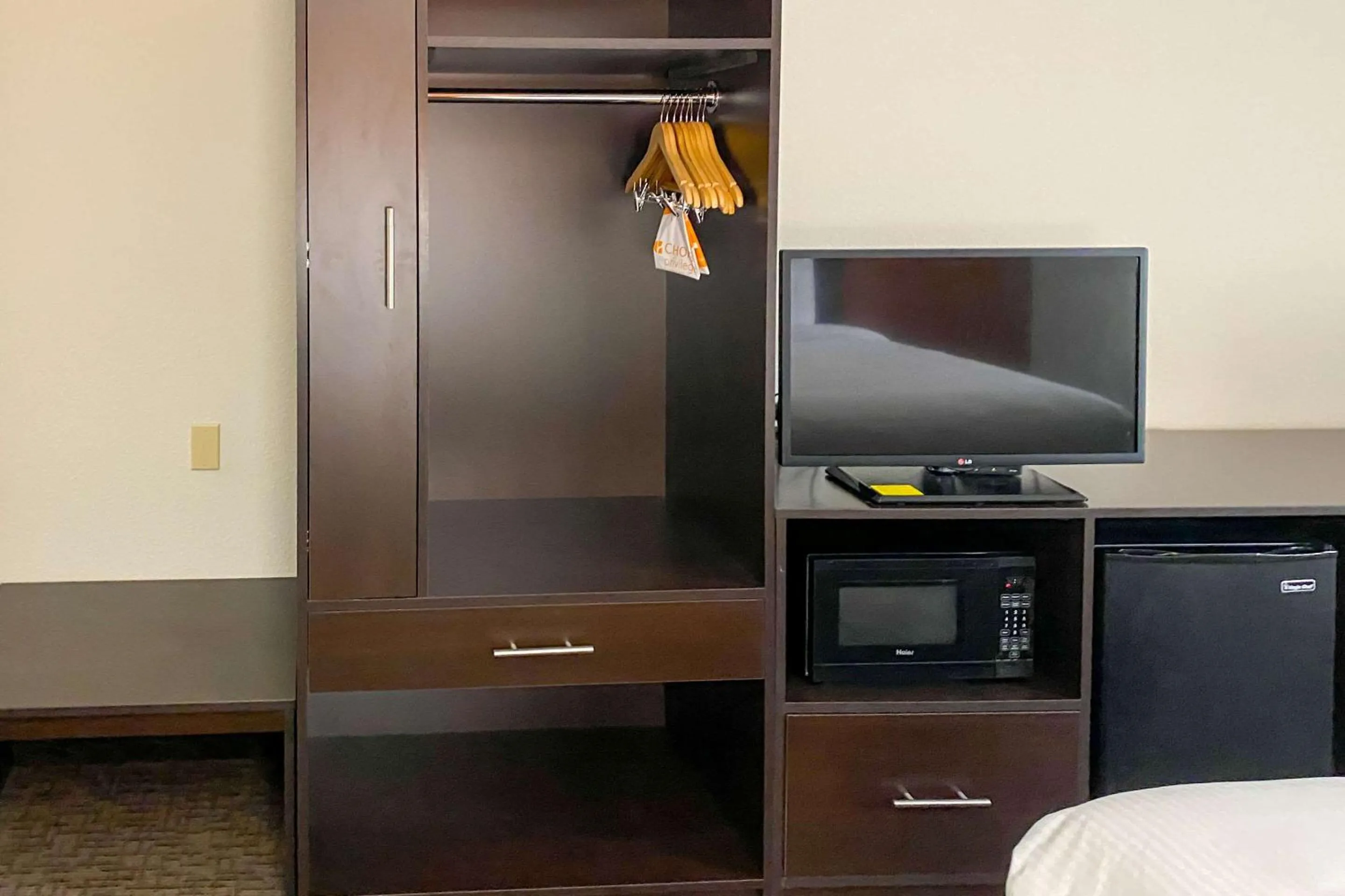 Photo of the whole room in Sleep Inn & Suites Decatur West