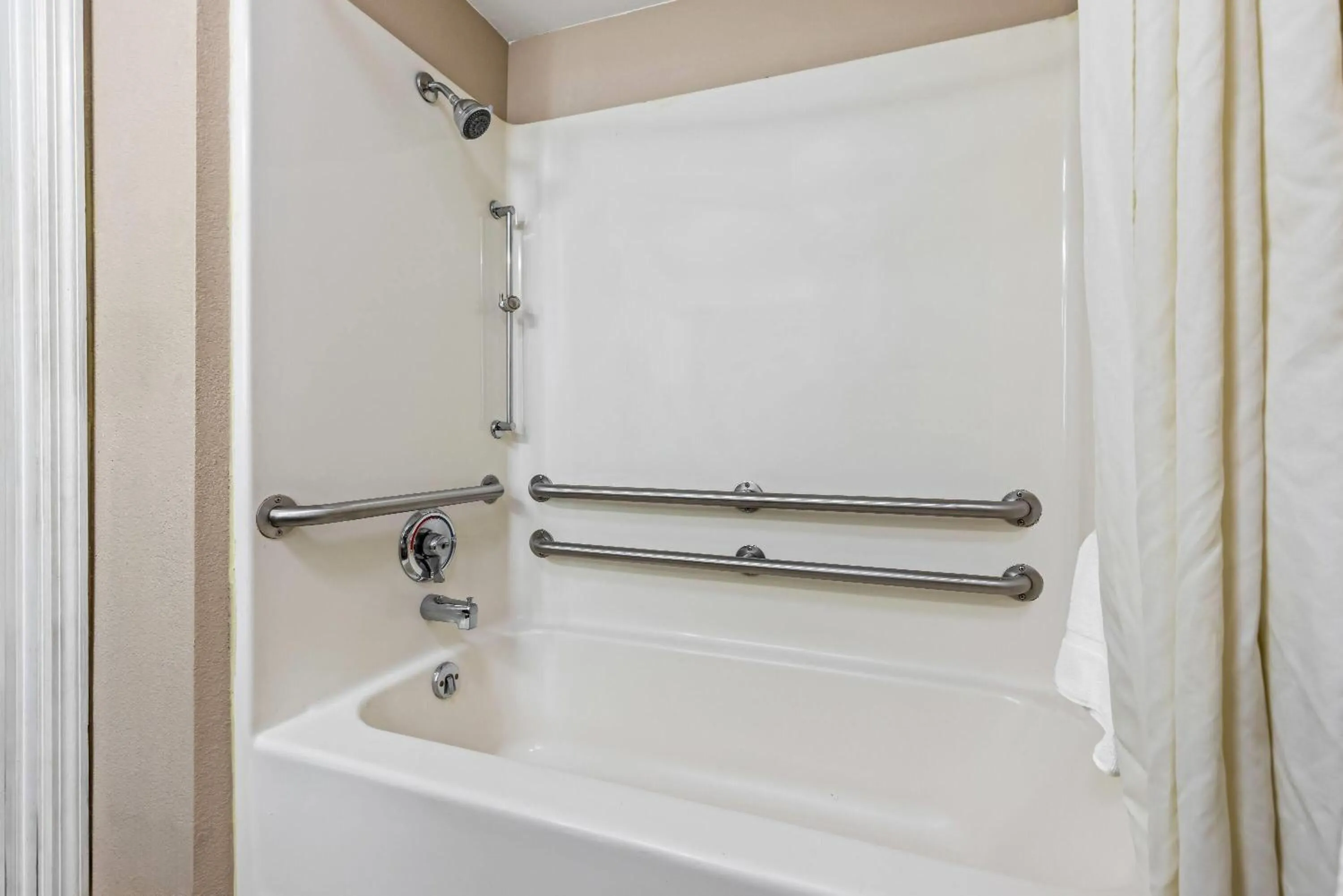 Bathroom in Super 8 by Wyndham Athens