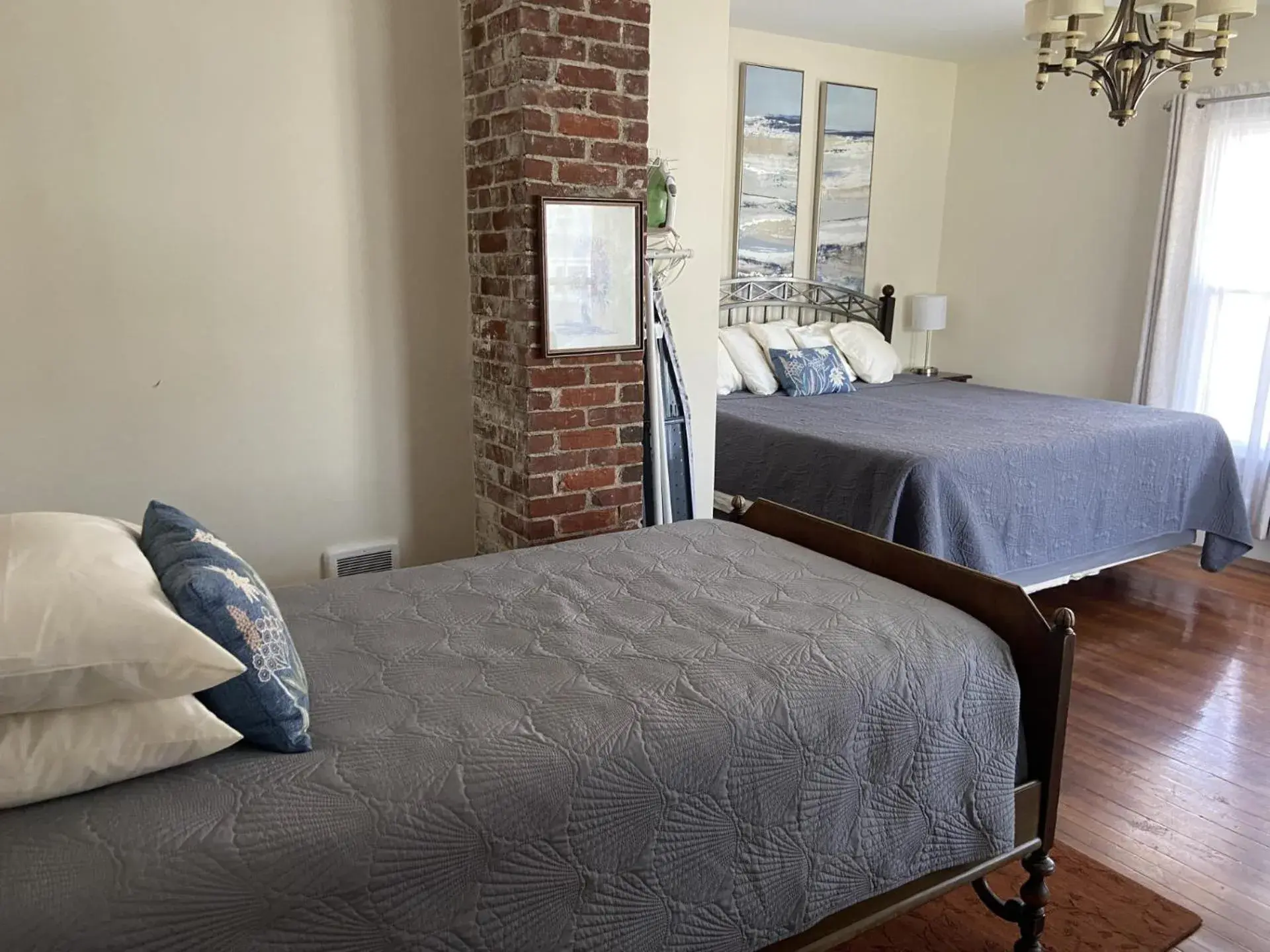 Deluxe Double Room with Bath in The Whitetail Inn and Suites- Lincoln Deluxe Double Room with Bath in The Whitetail Inn and Suites- Lincoln