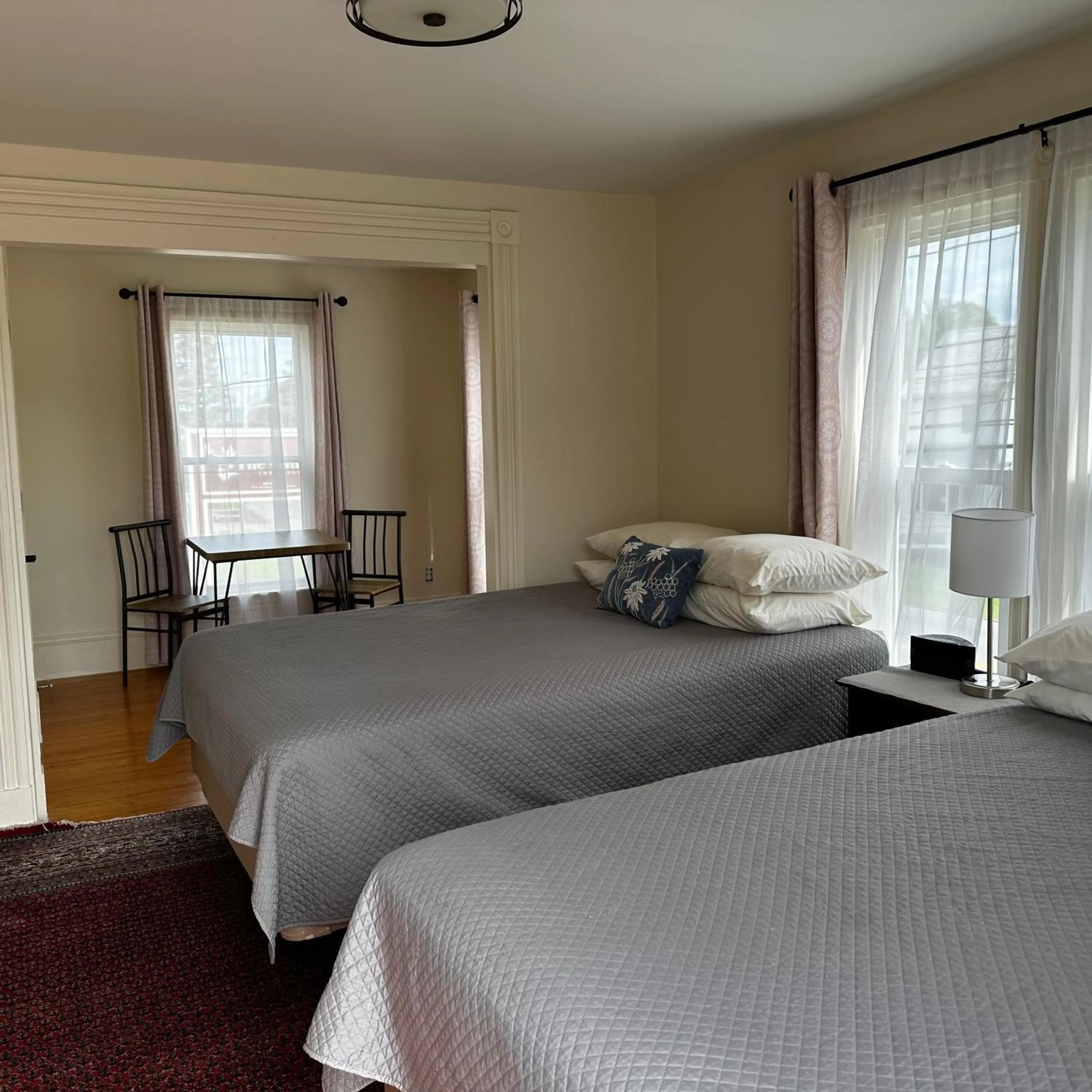 Bed in The Whitetail Inn and Suites- Lincoln