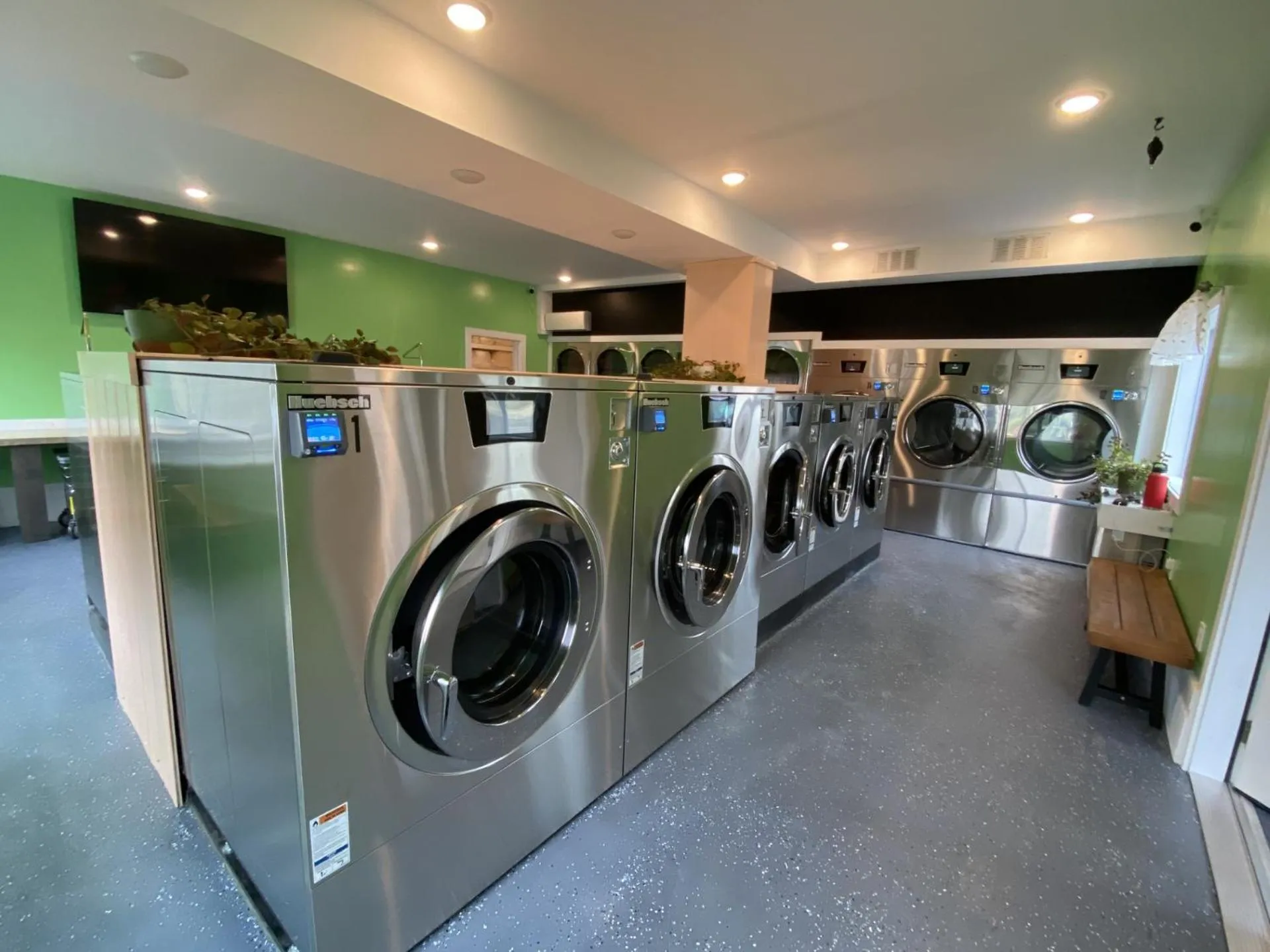 laundry in The Whitetail Inn and Suites- Lincoln