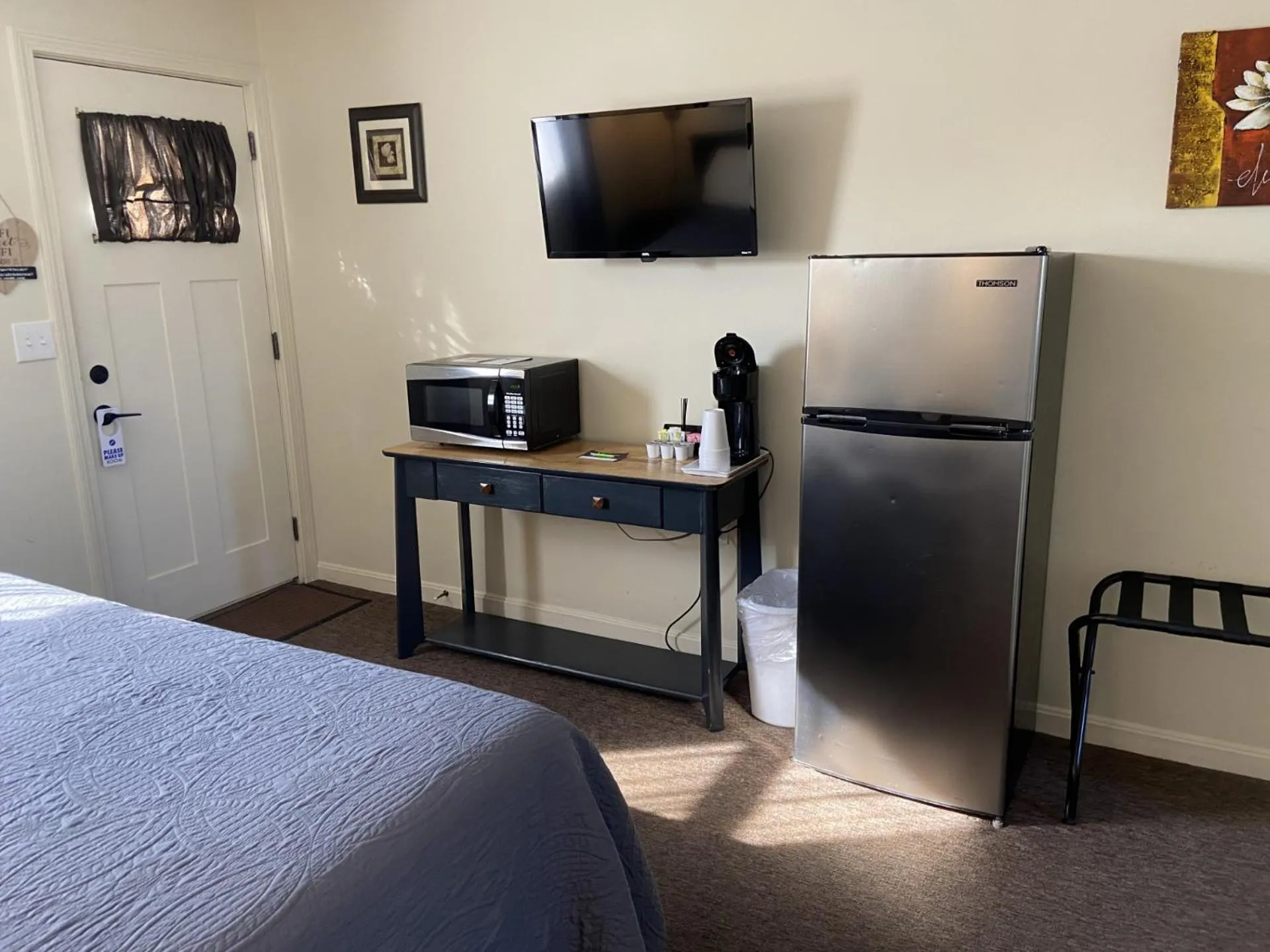 Bed in The Whitetail Inn and Suites- Lincoln