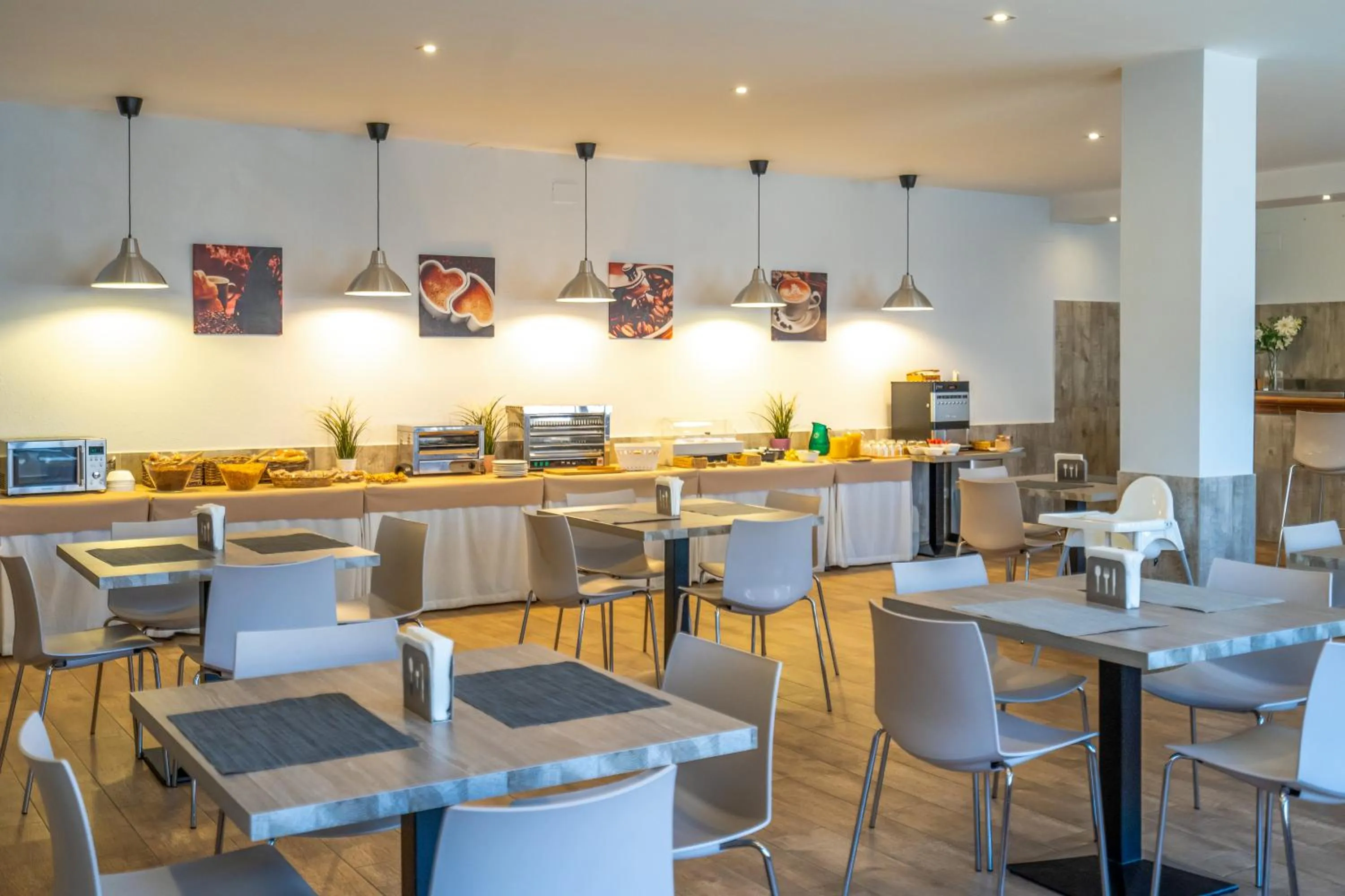 Breakfast in Apartamentos Puerta del Sur