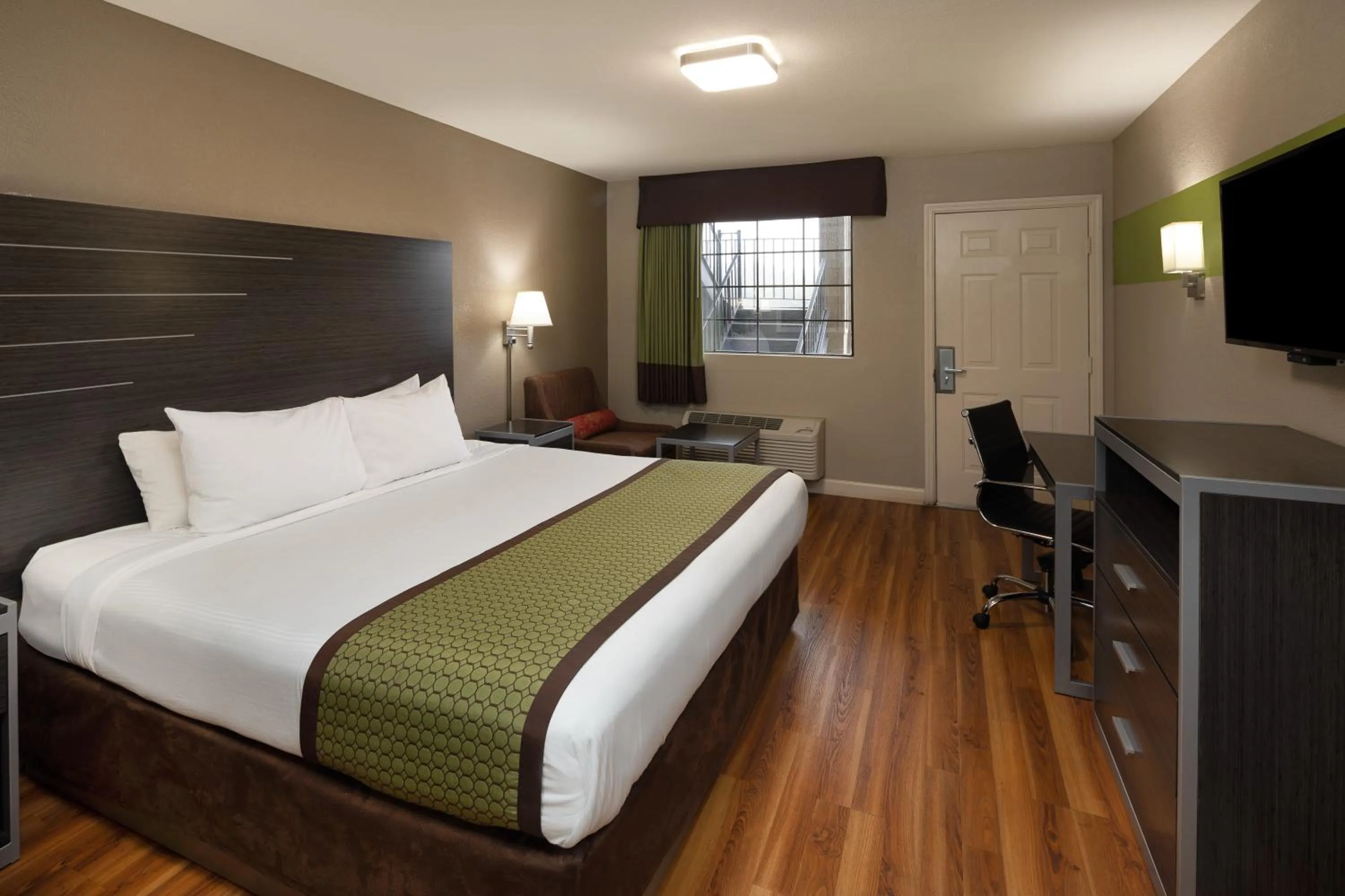 Bed in Days Inn & Suites by Wyndham Athens