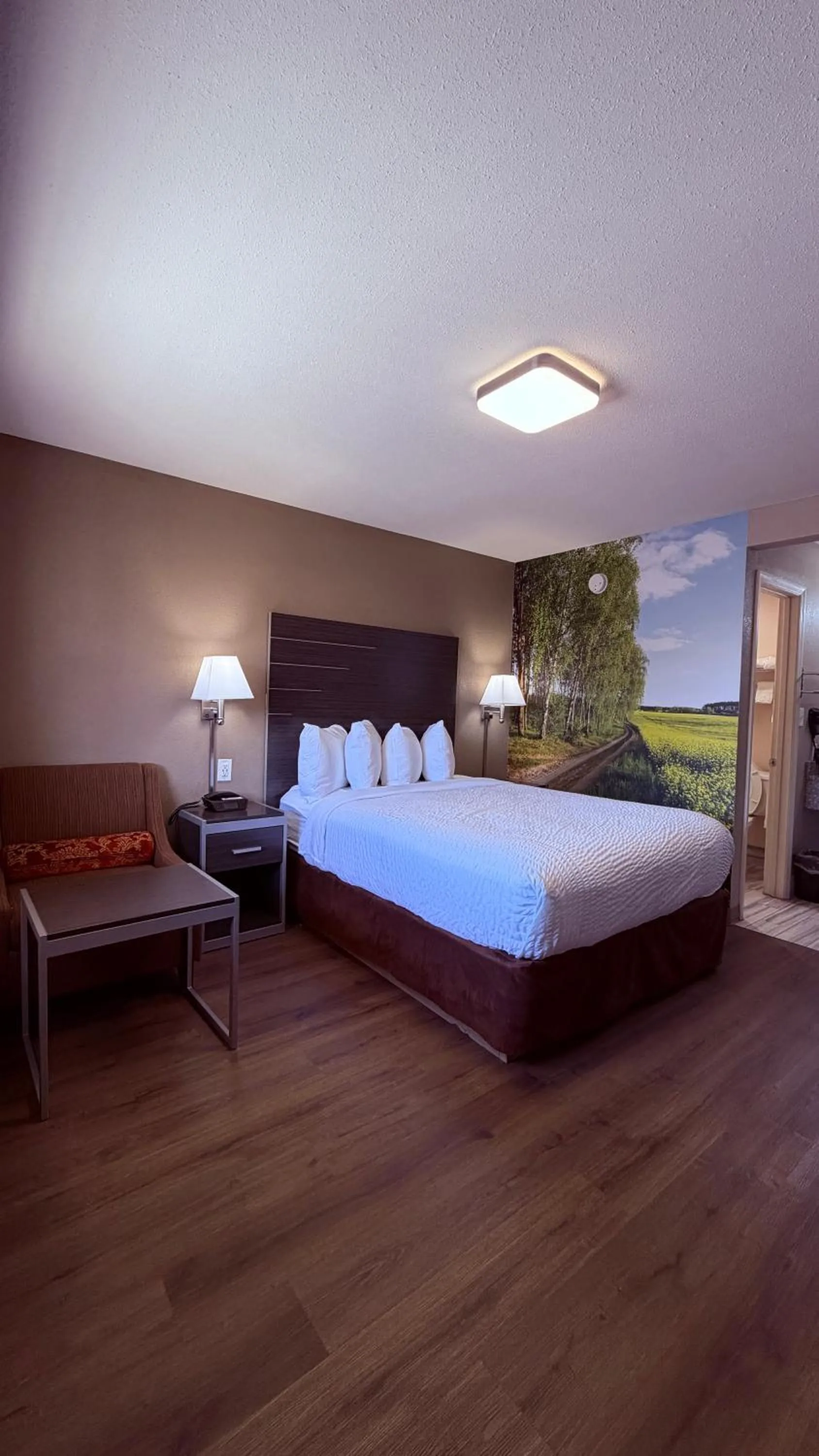 Bed in Clarion Pointe Athens I-65