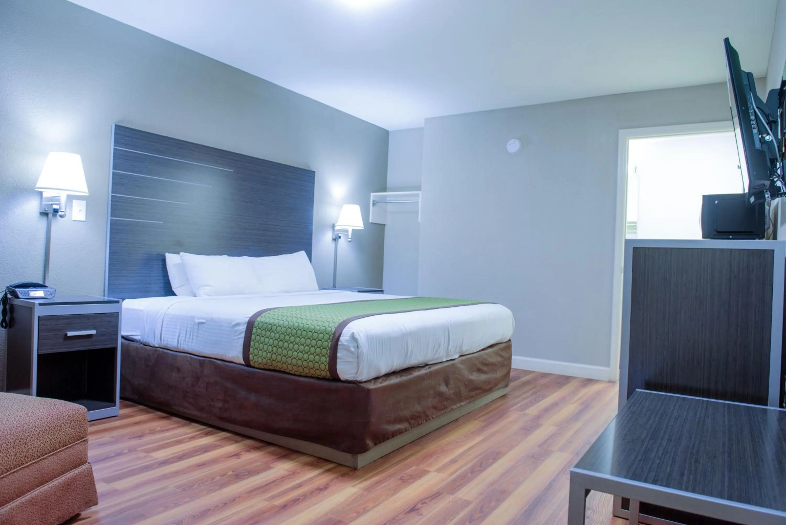 Bed in Days Inn & Suites by Wyndham Athens