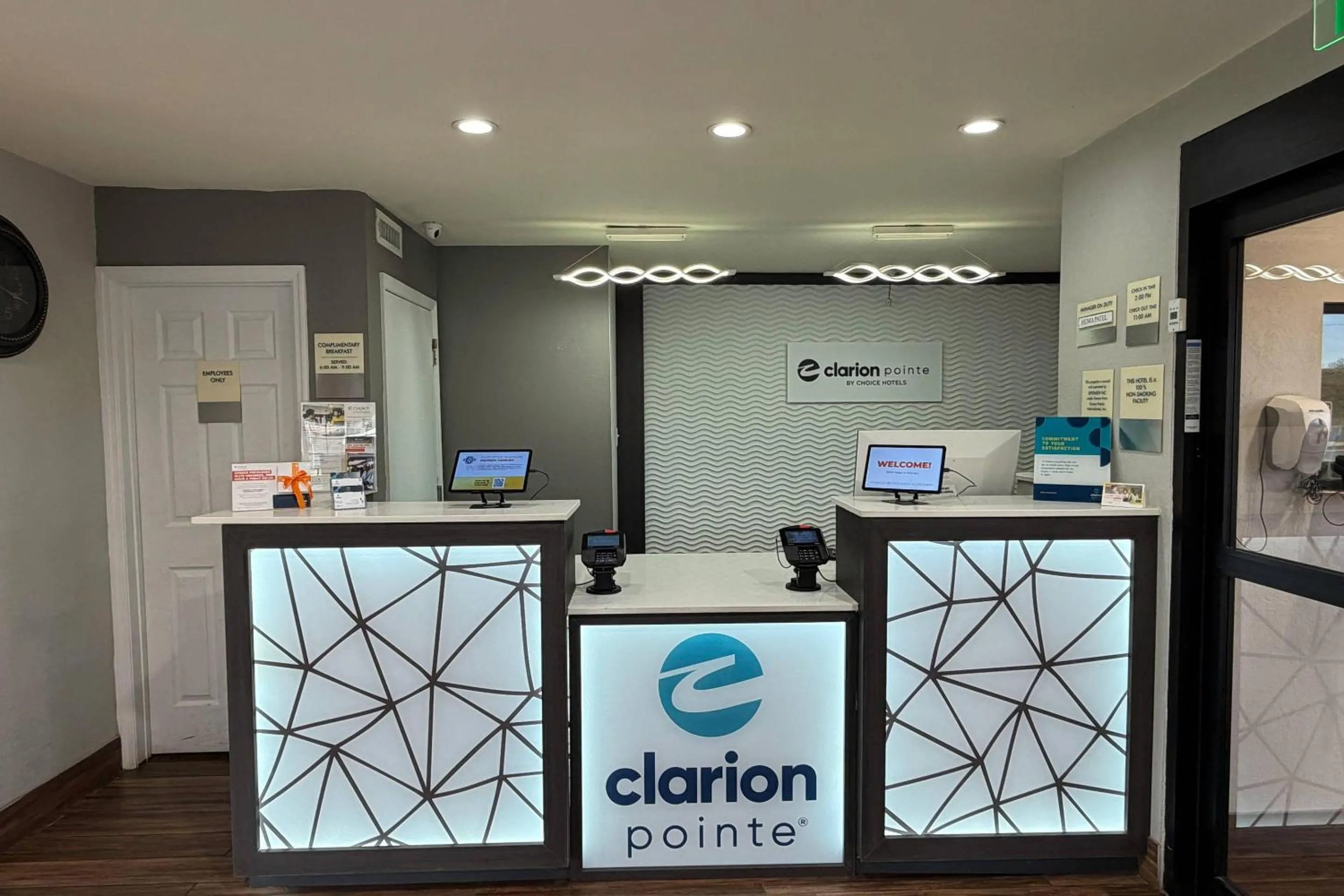 Lobby or reception in Clarion Pointe Athens I-65