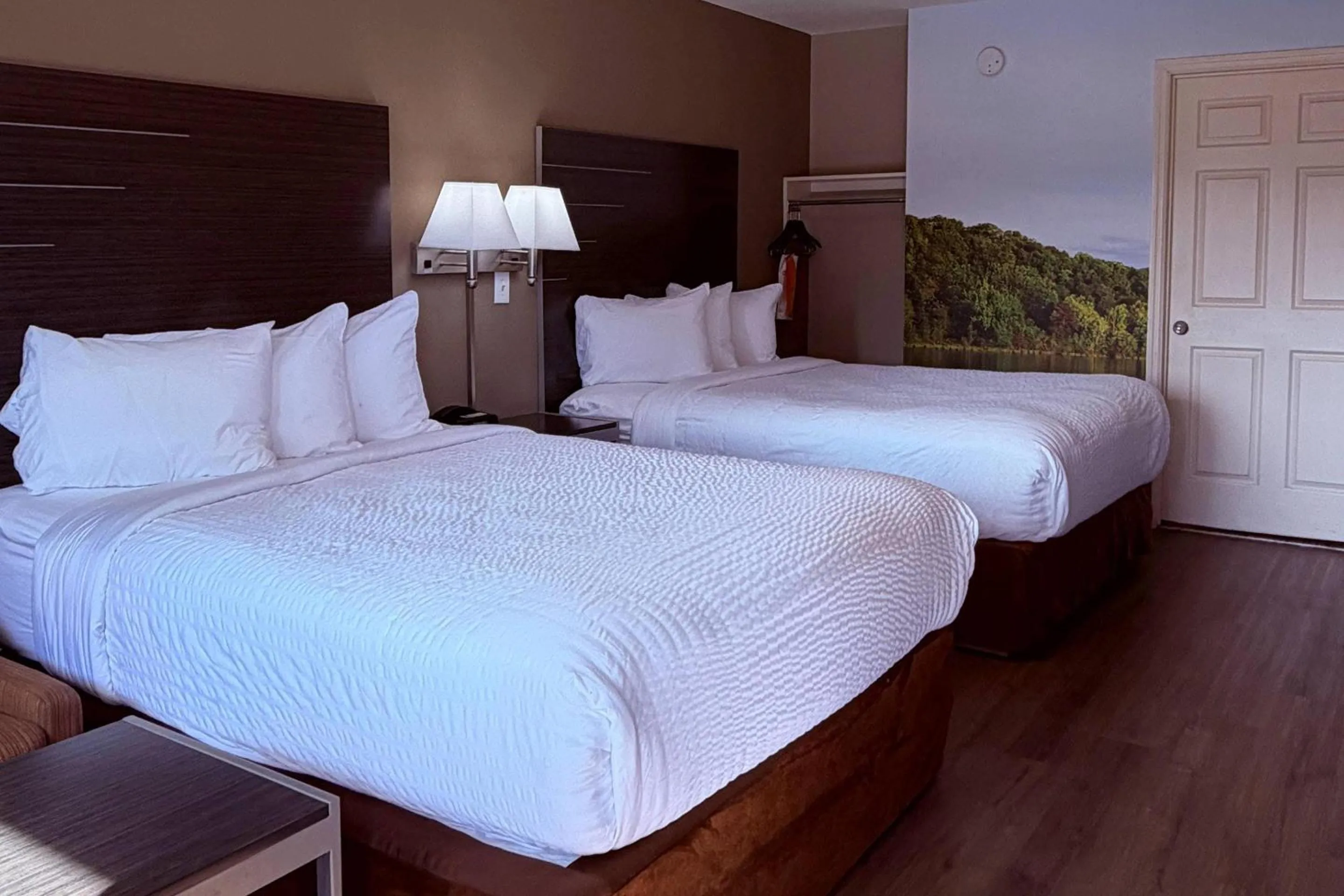 Bedroom, Bed in Clarion Pointe Athens I-65