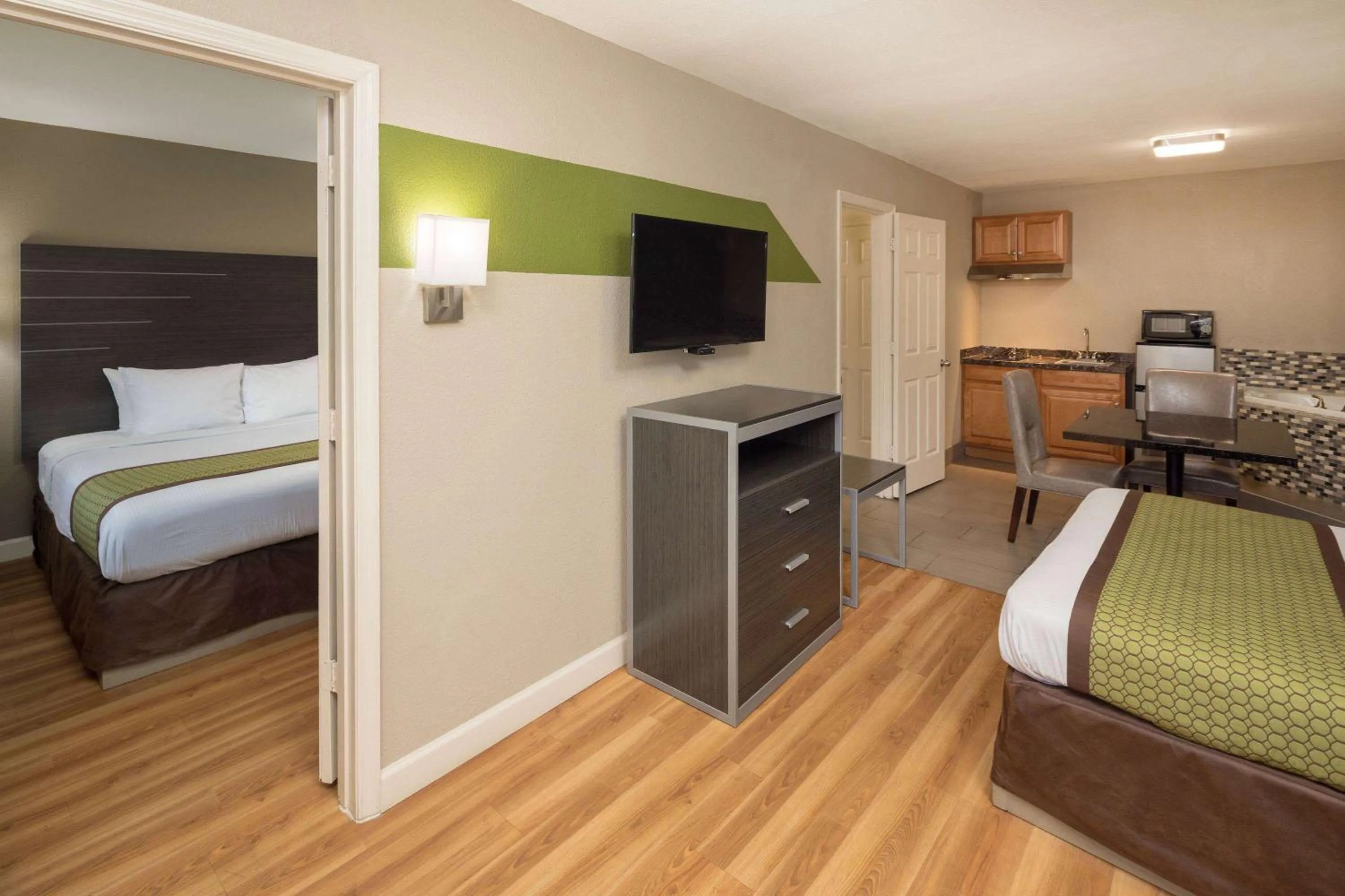 Bed in Days Inn & Suites by Wyndham Athens
