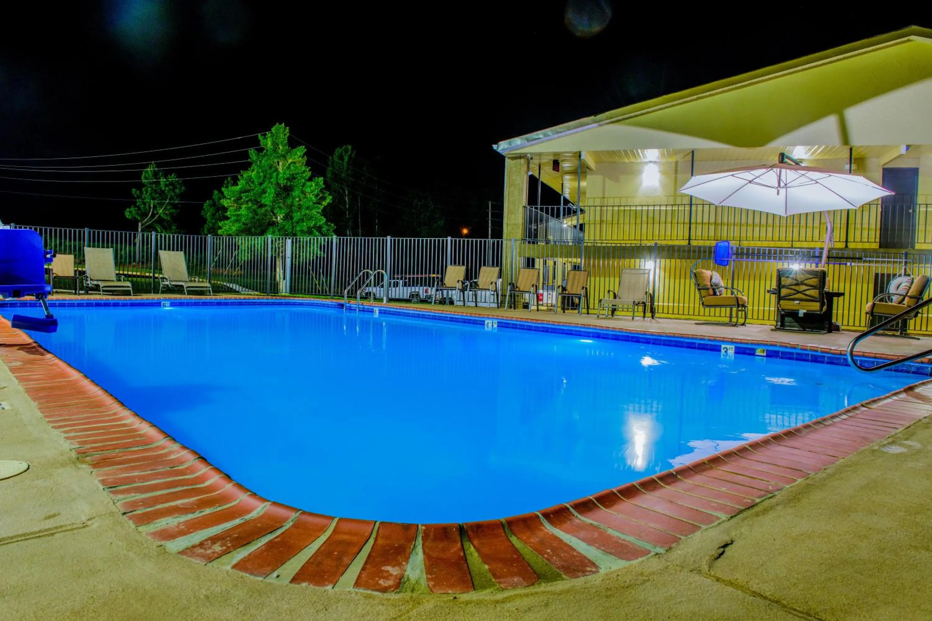 Swimming pool in Days Inn & Suites by Wyndham Athens
