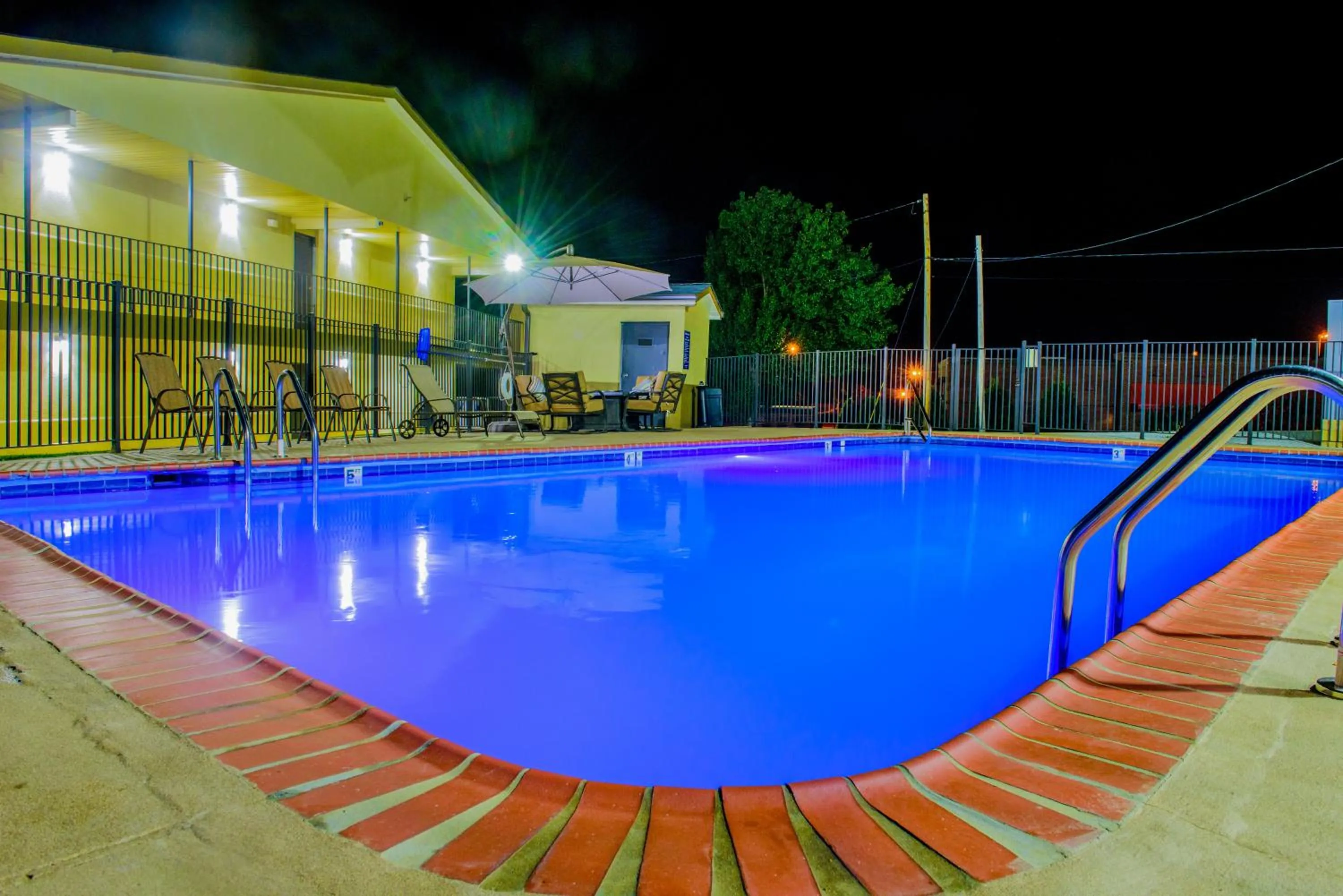 Swimming pool in Days Inn & Suites by Wyndham Athens