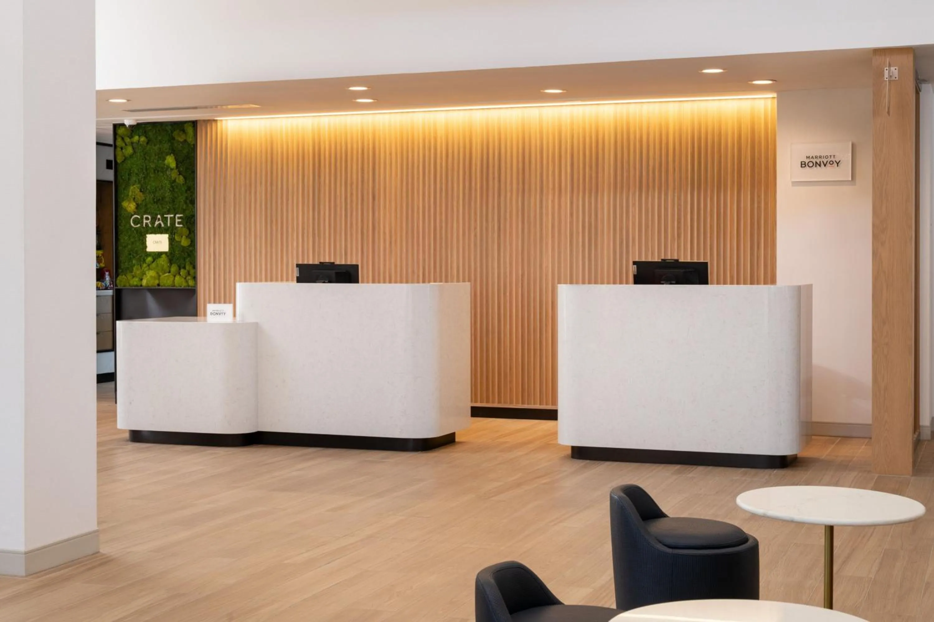 Lobby or reception in Courtyard San Francisco Airport Burlingame