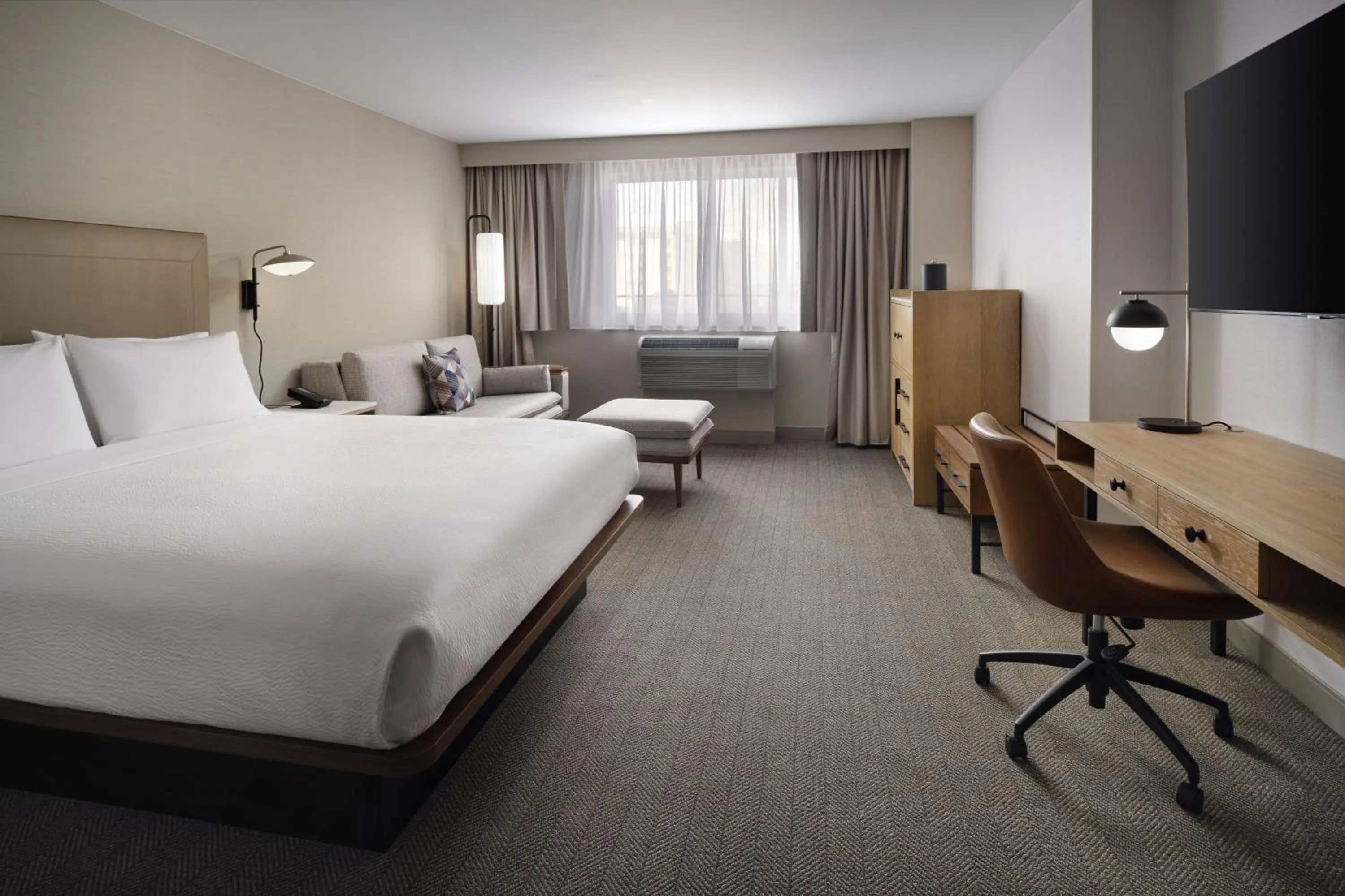 Photo of the whole room, Bed in Courtyard San Francisco Airport Burlingame