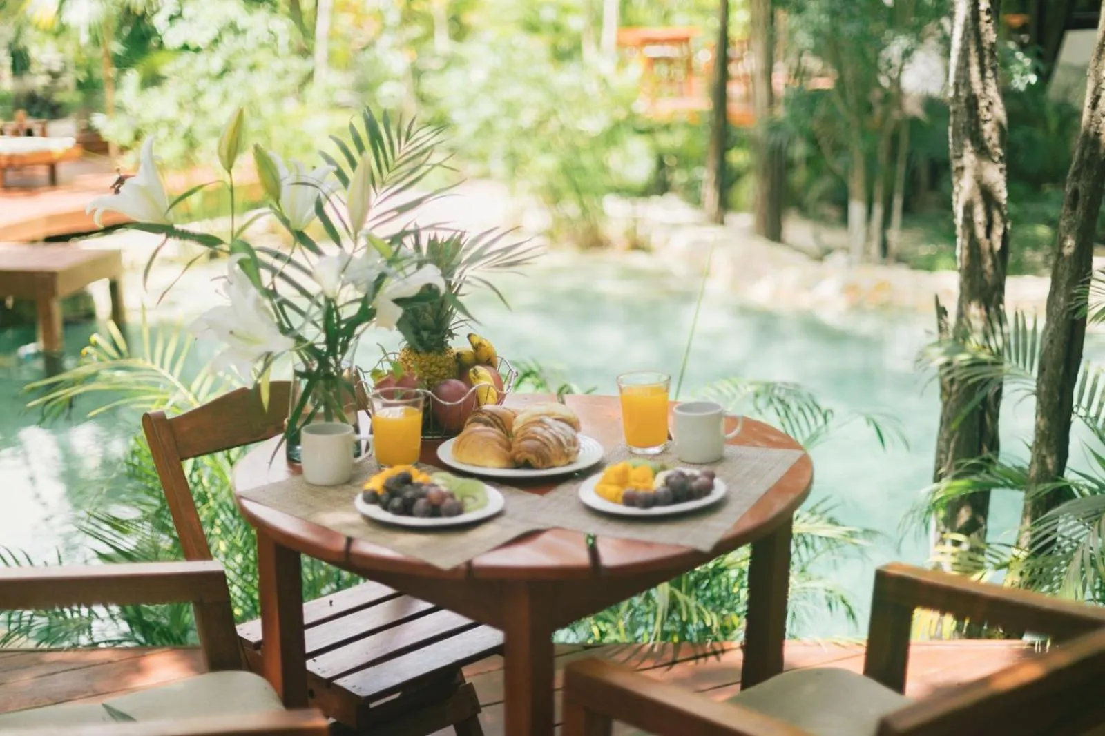Dining area in Nahouse Jungle Lodges