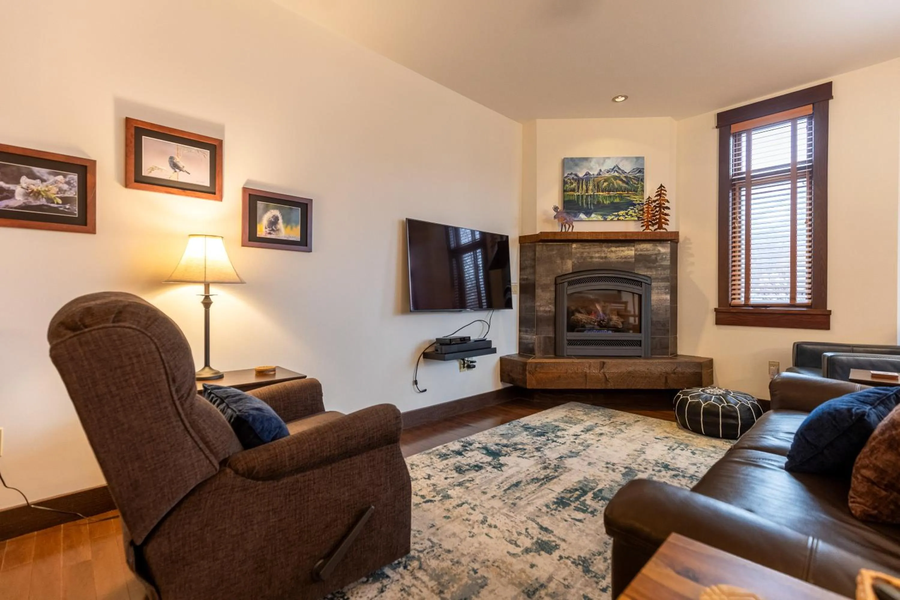 901 by Fernie Central Reservations