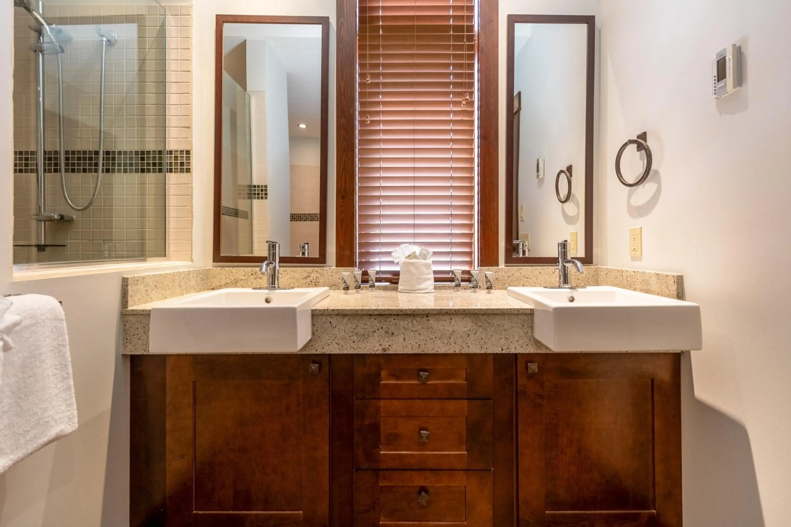 901 by Fernie Central Reservations