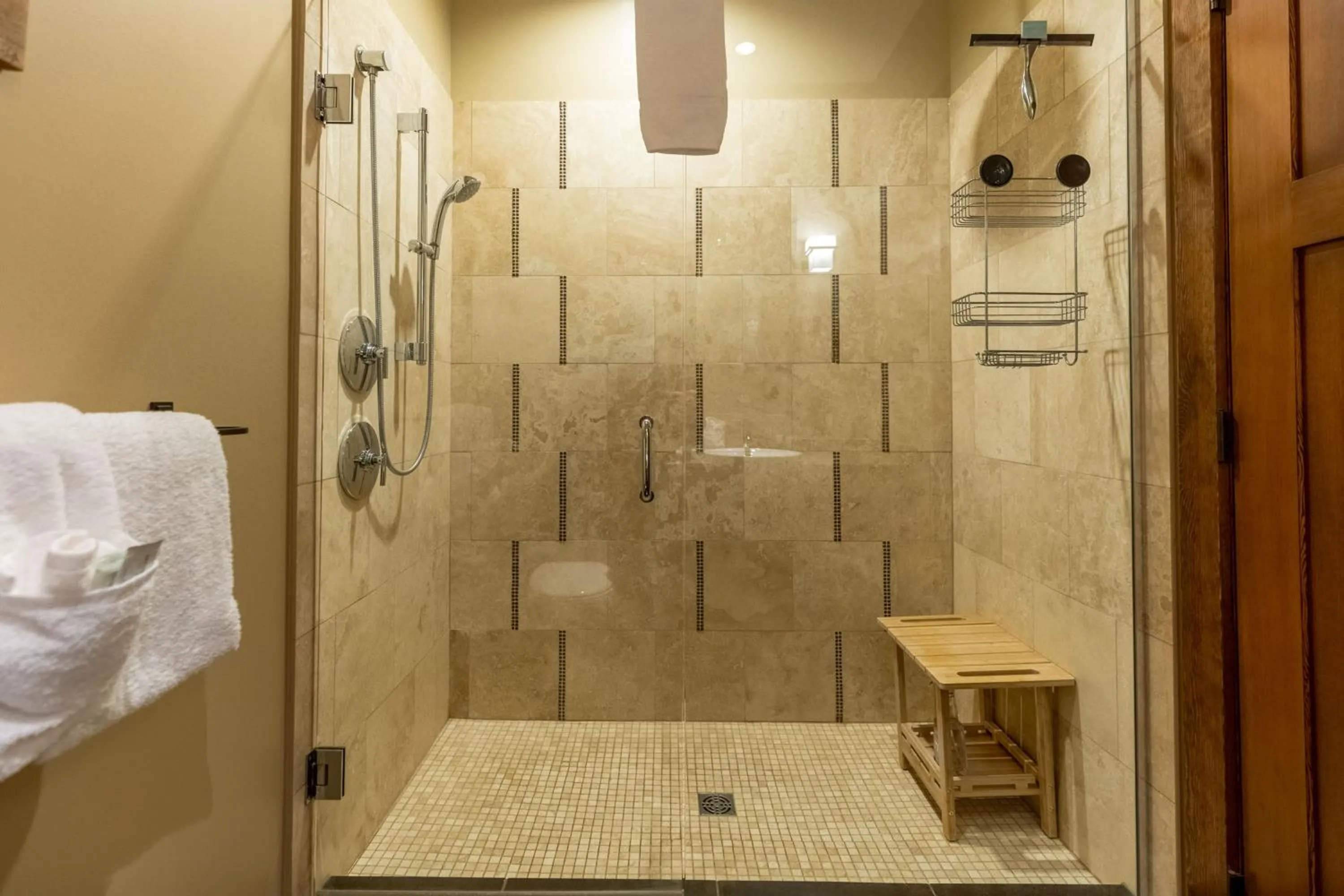 901 by Fernie Central Reservations