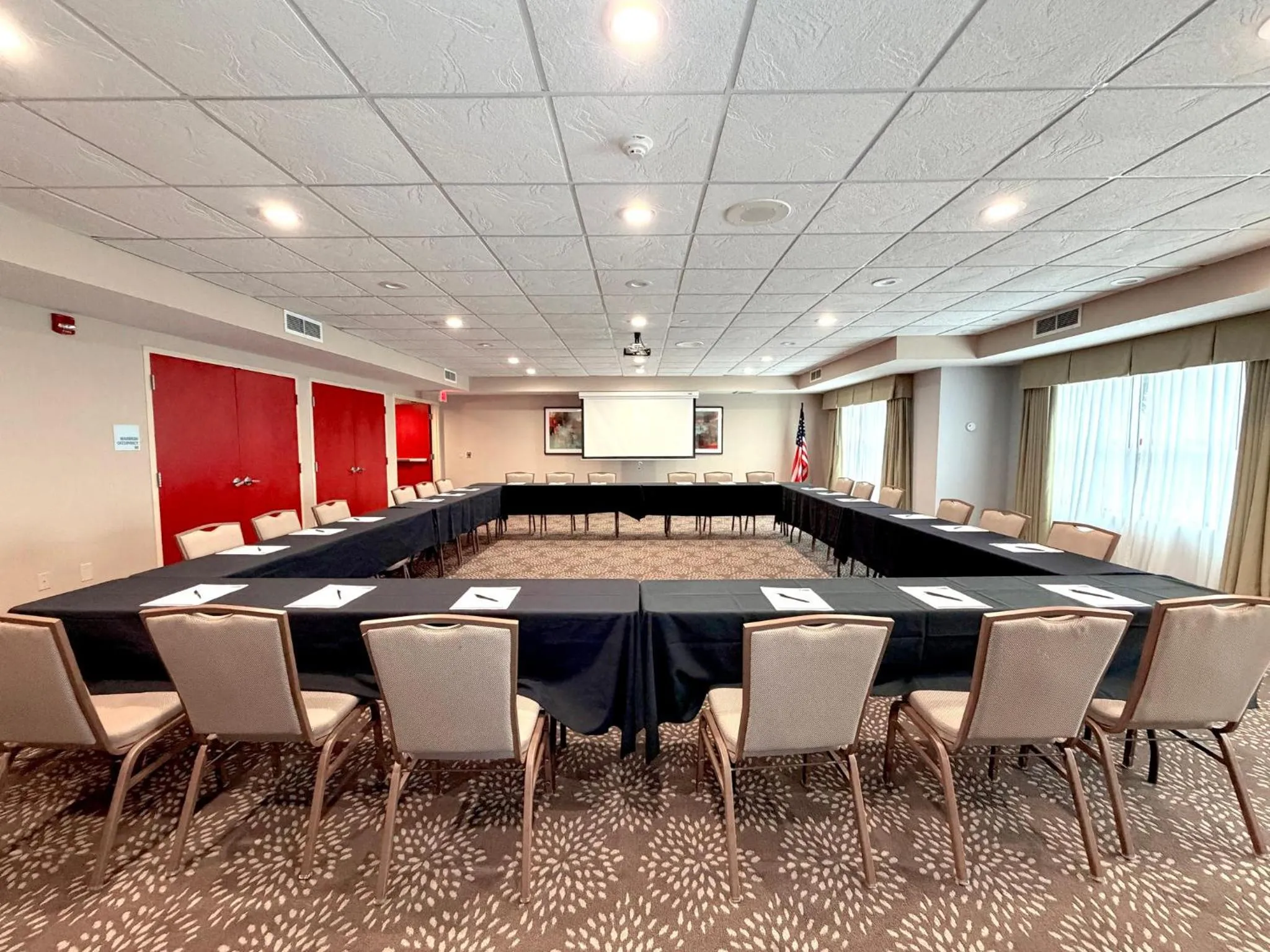 Meeting/conference room in Holiday Inn Express & Suites - Olathe North by IHG