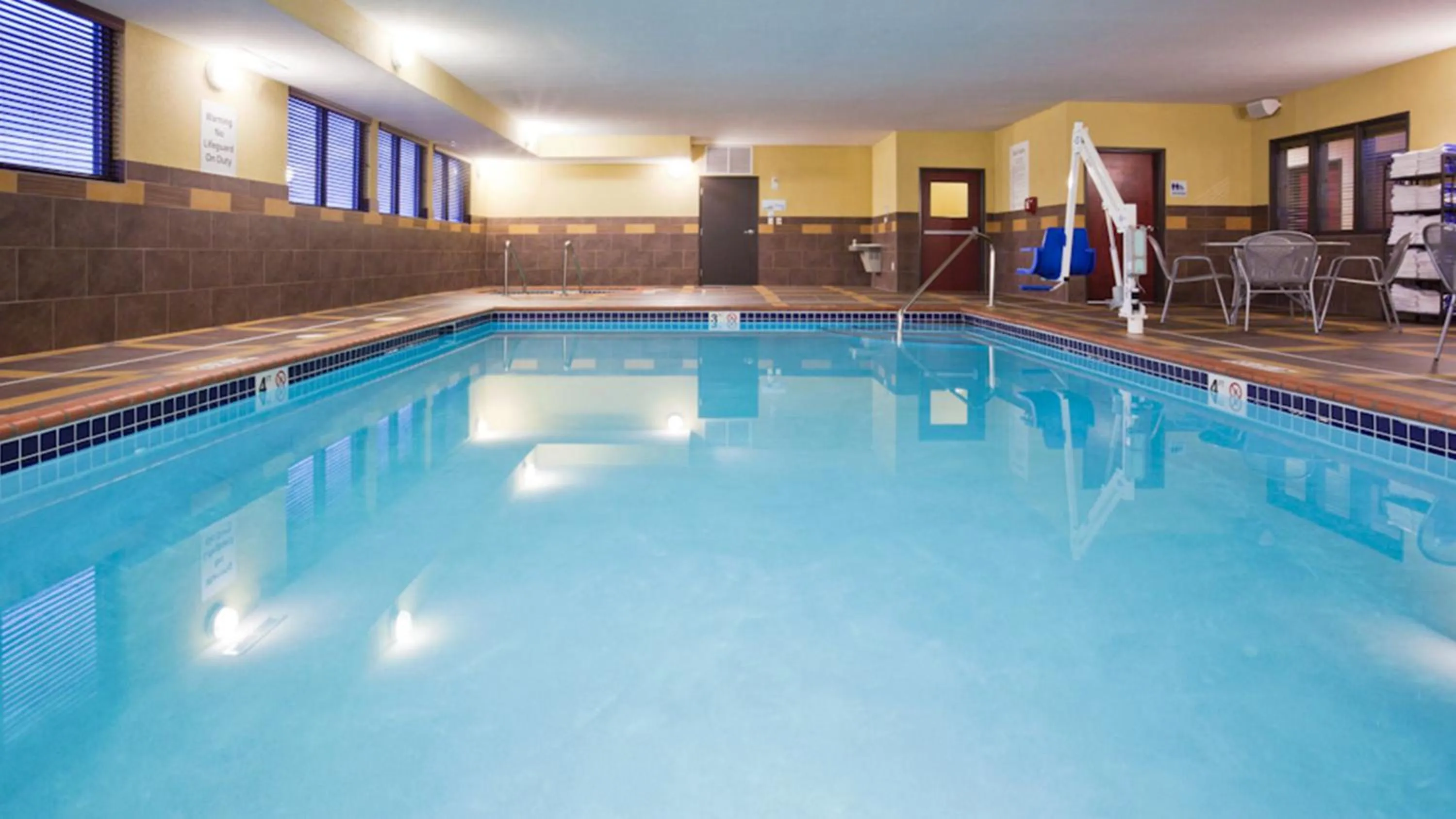 Swimming pool in Holiday Inn Express and Suites Rochester West-Medical Center by IHG