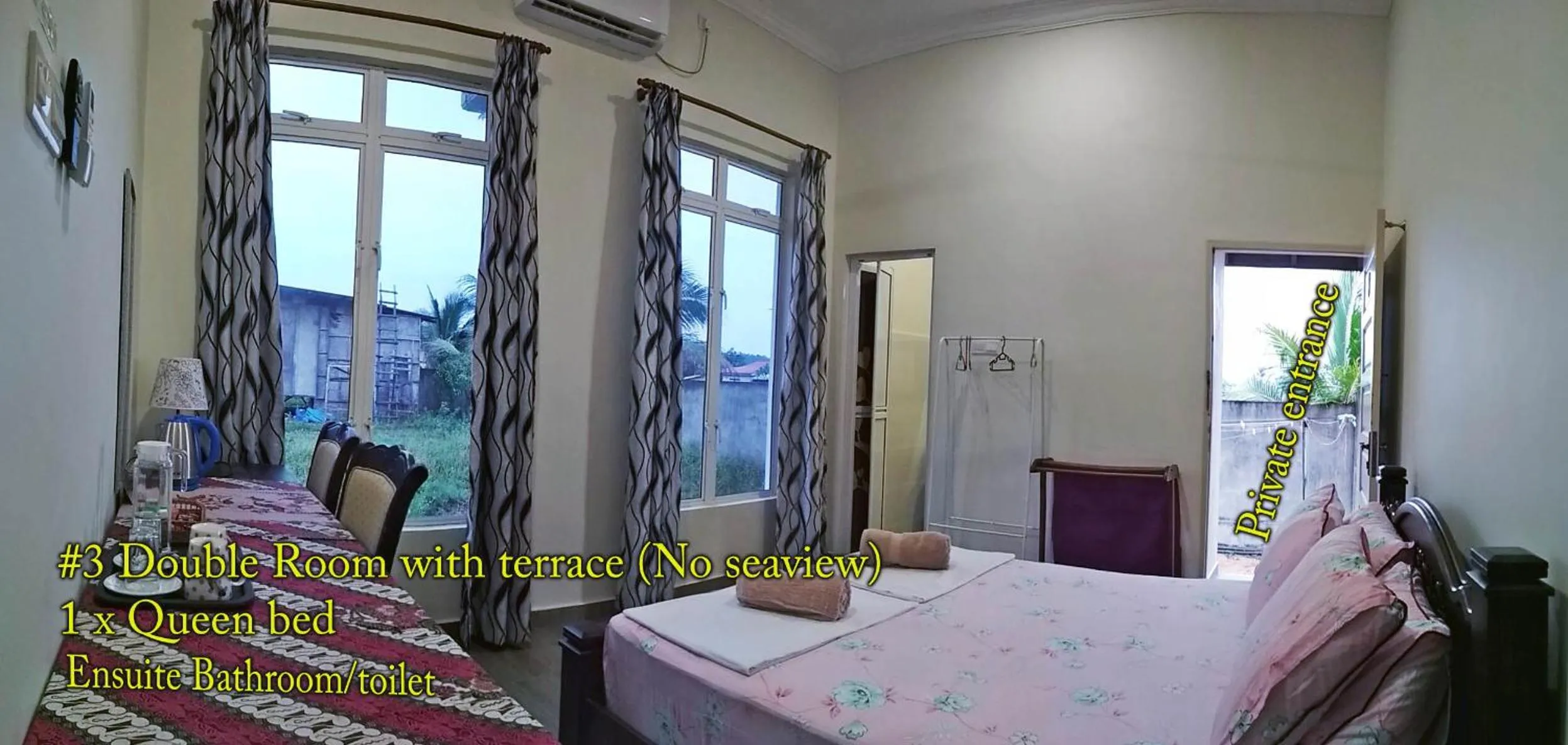 Photo of the whole room, Bed in KC Beachfront