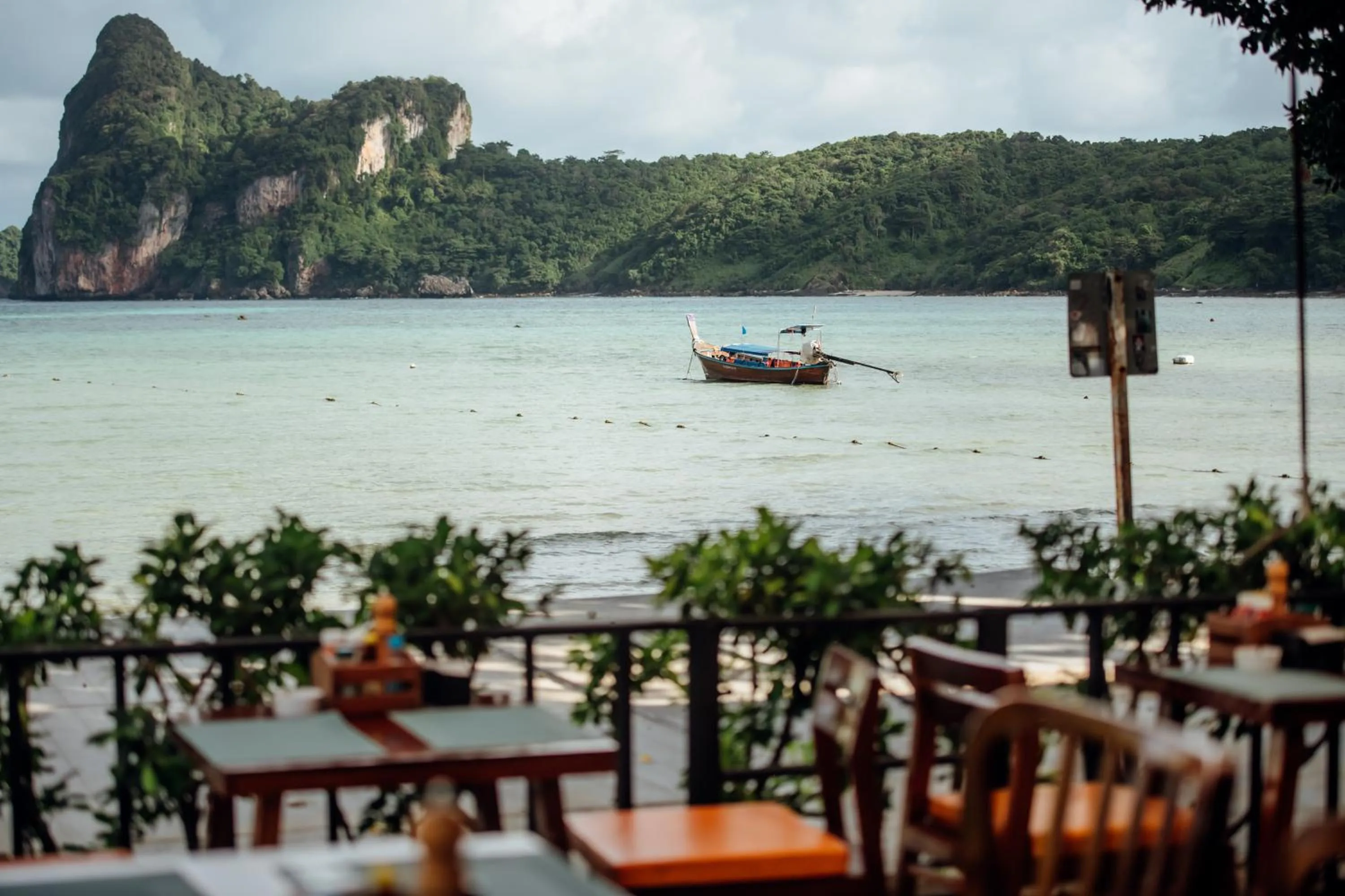 Restaurant/places to eat in Ibiza House Phi Phi