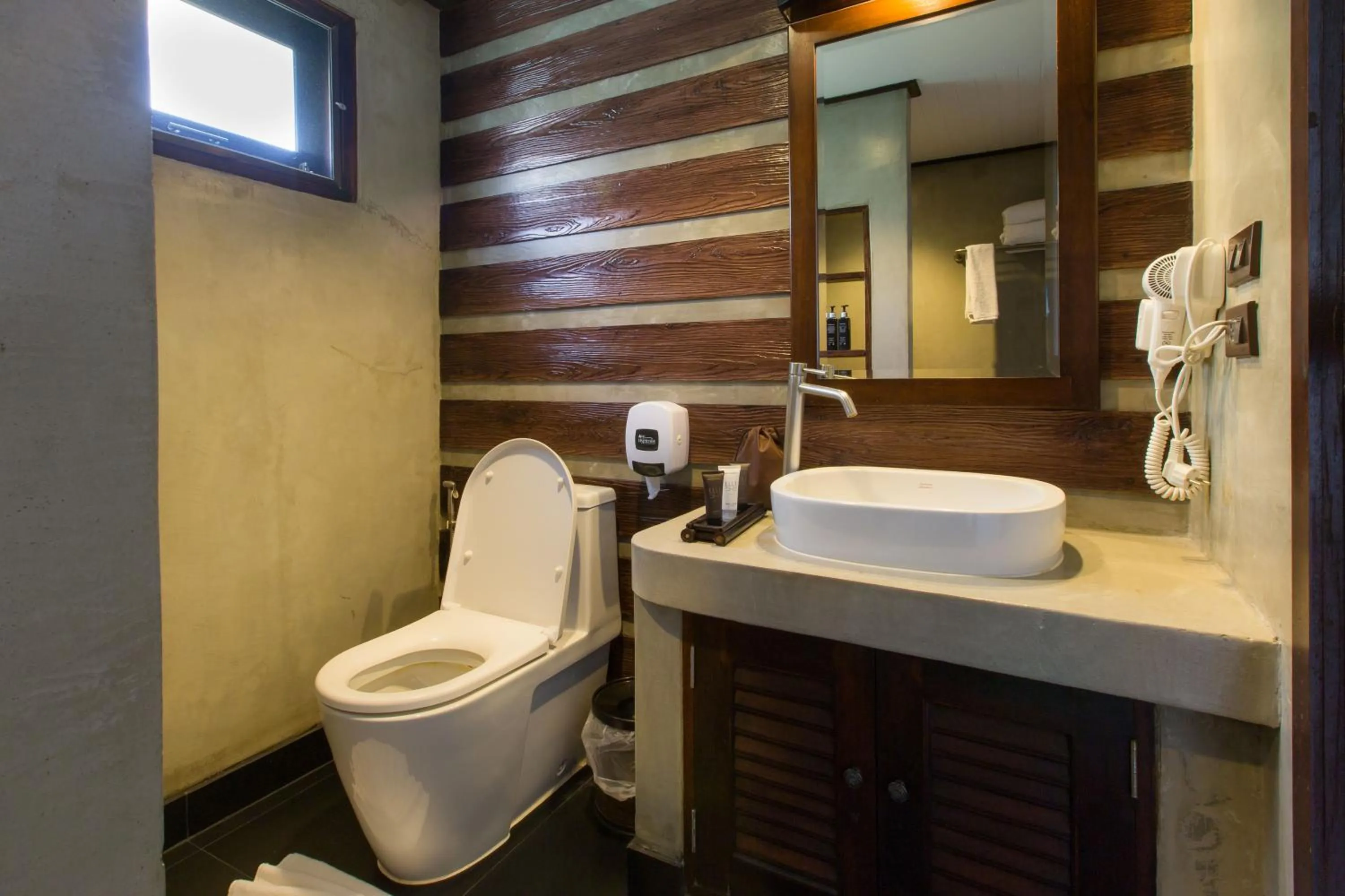 Toilet in Ibiza House Phi Phi