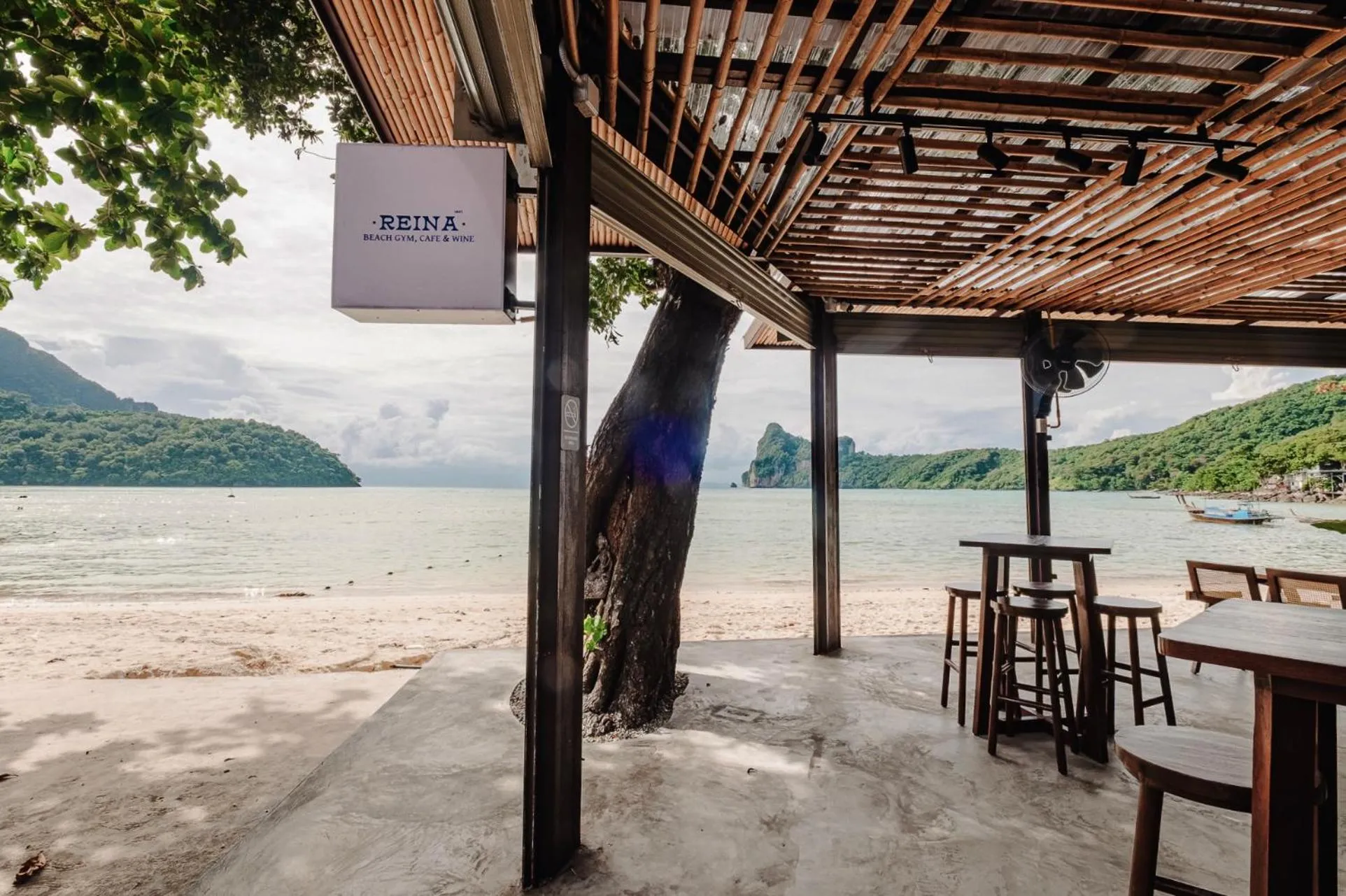 Restaurant/places to eat in Ibiza House Phi Phi