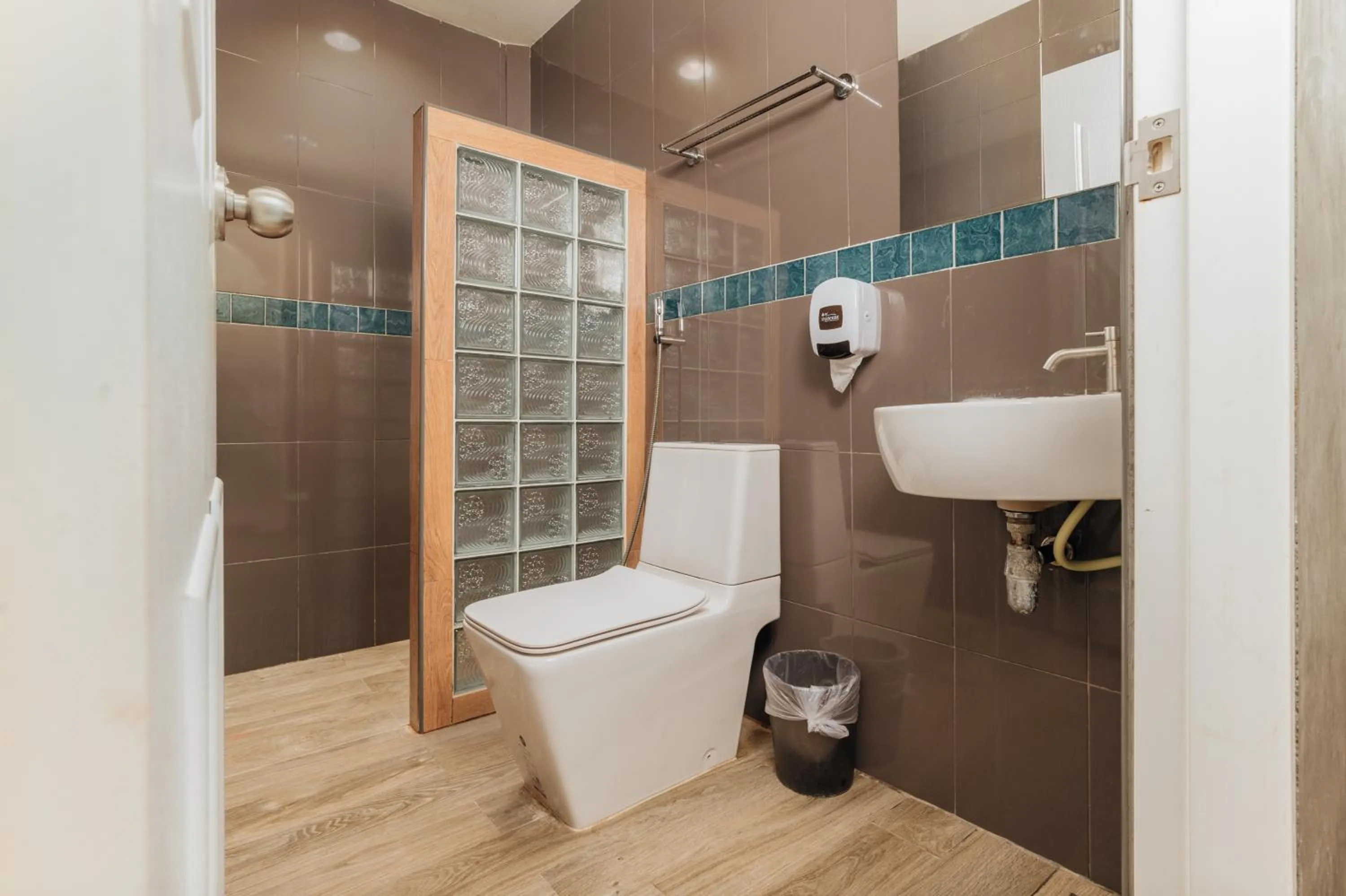 Toilet in Ibiza House Phi Phi