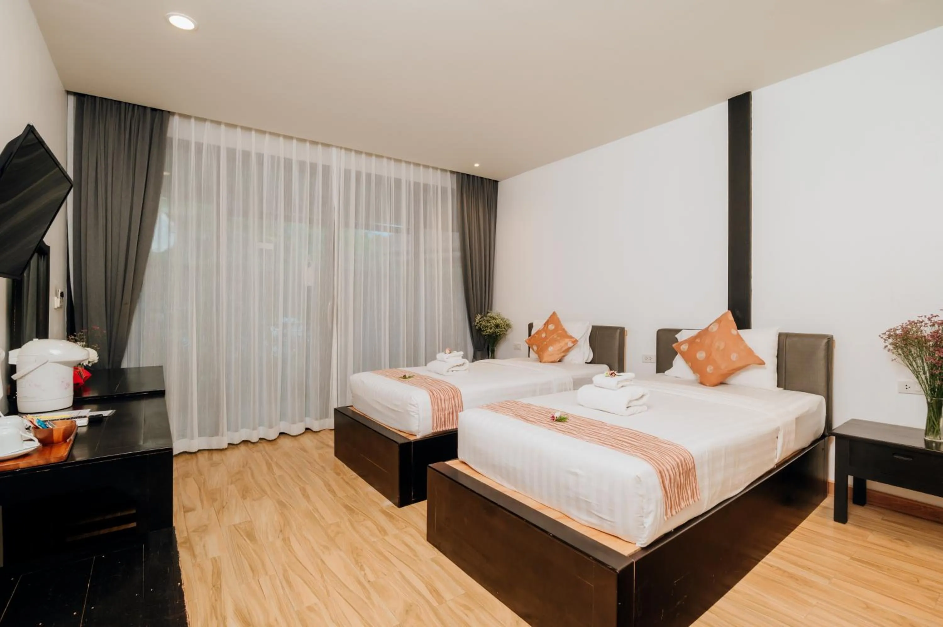 Photo of the whole room, Bed in Ibiza House Phi Phi