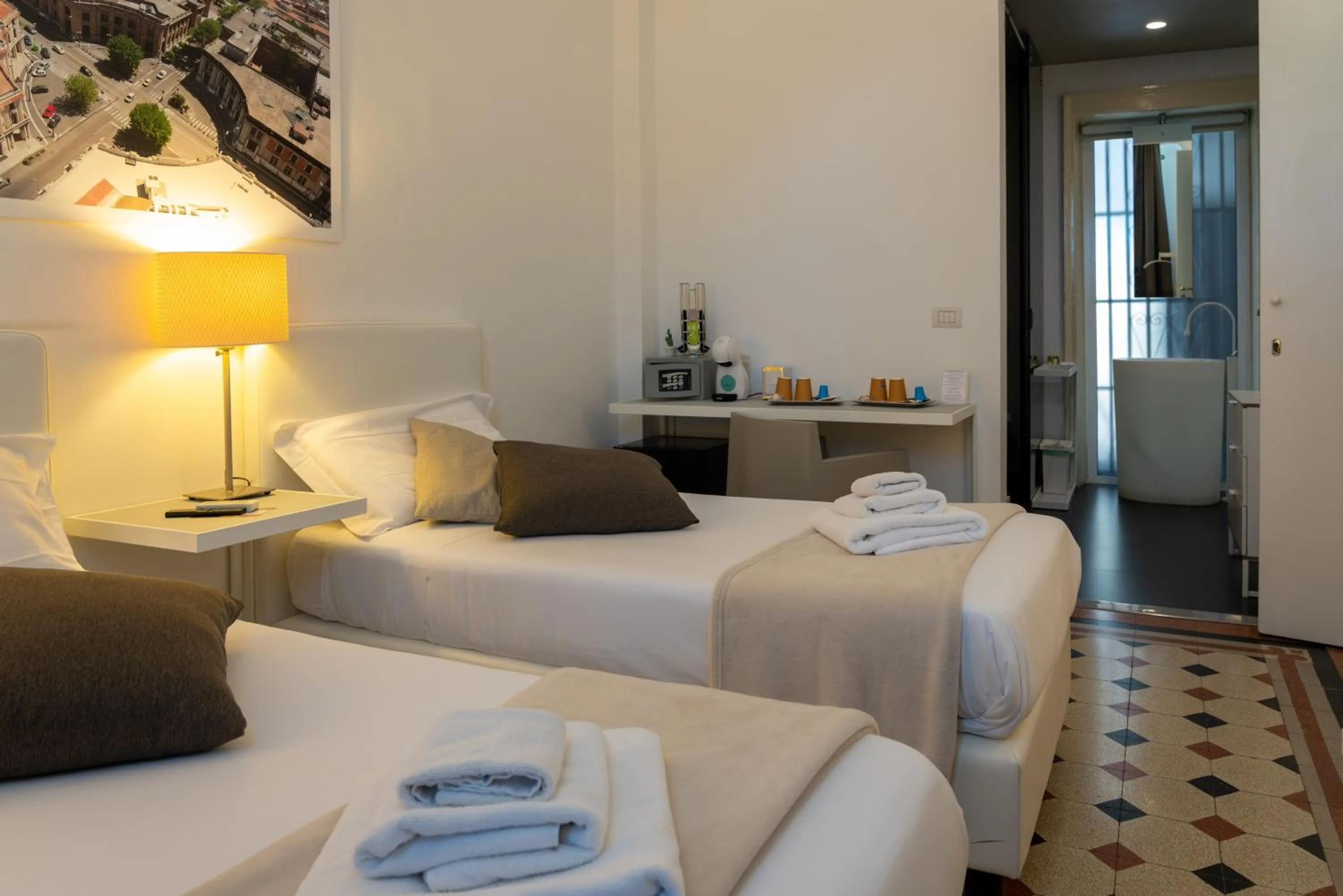 Bathroom, Bed in Le Stanze di Piazza Cairoli