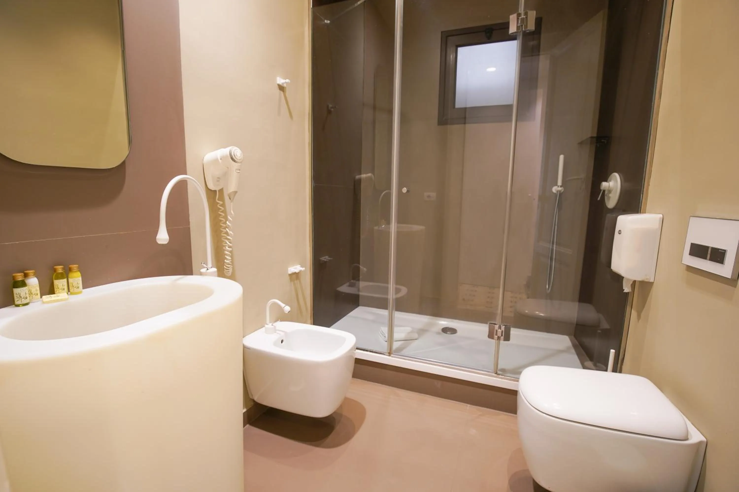 Shower in Le Stanze di Piazza Cairoli