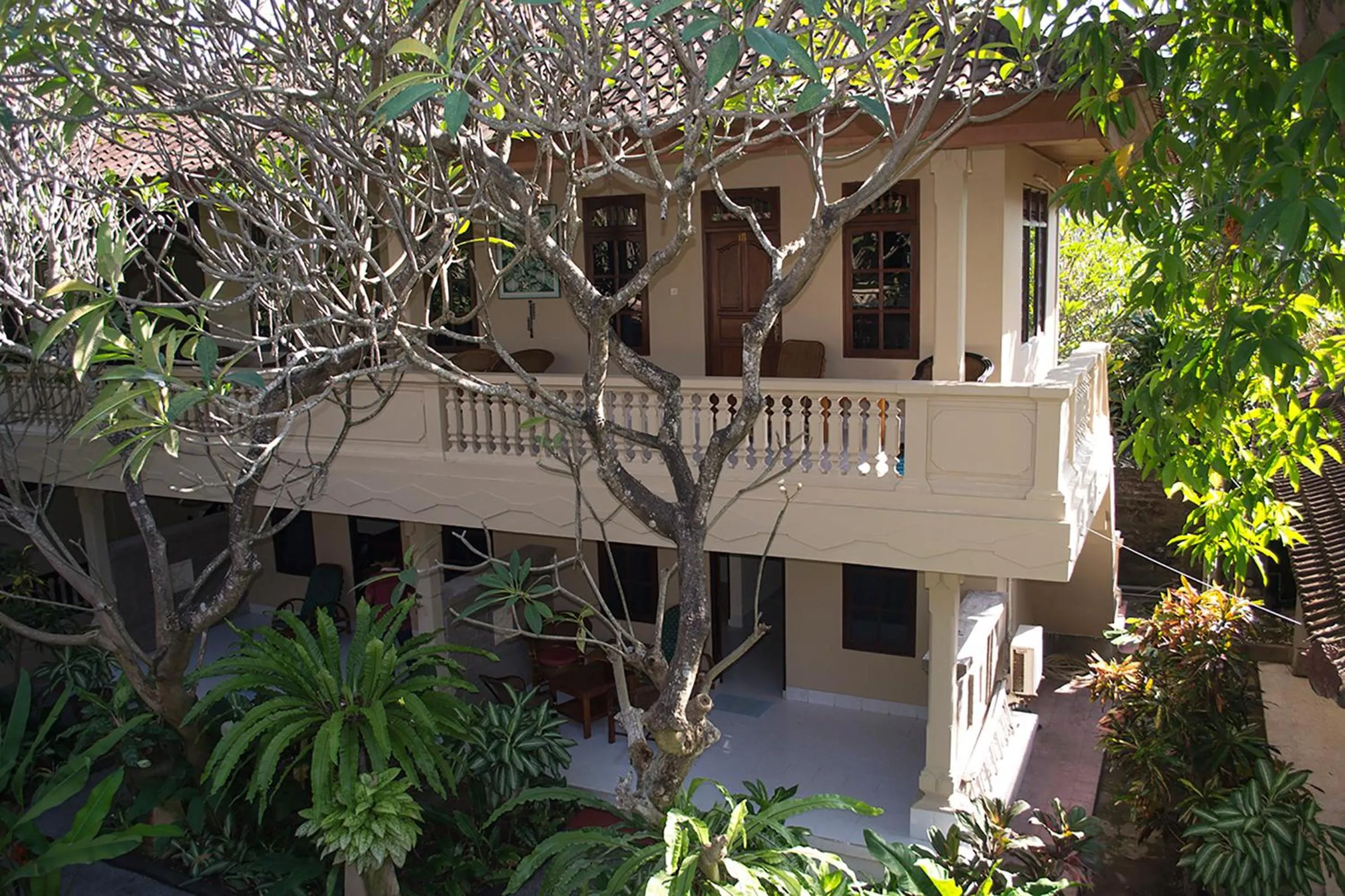 Facade/entrance in Flamboyan Hotel